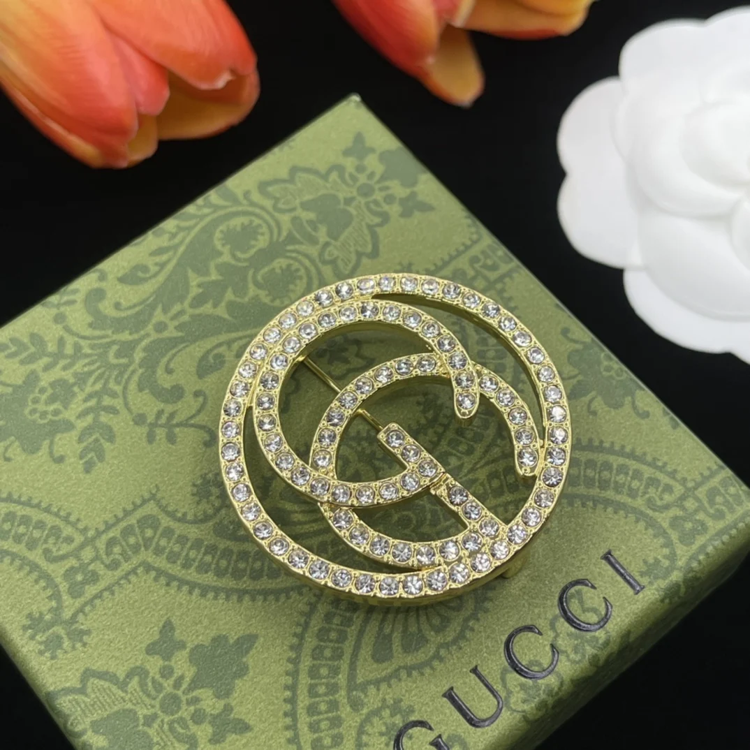 Gucc 925 sterling silver letter brooch, a fashionable retro high-end luxury style brand, factory direct sales and wholesale