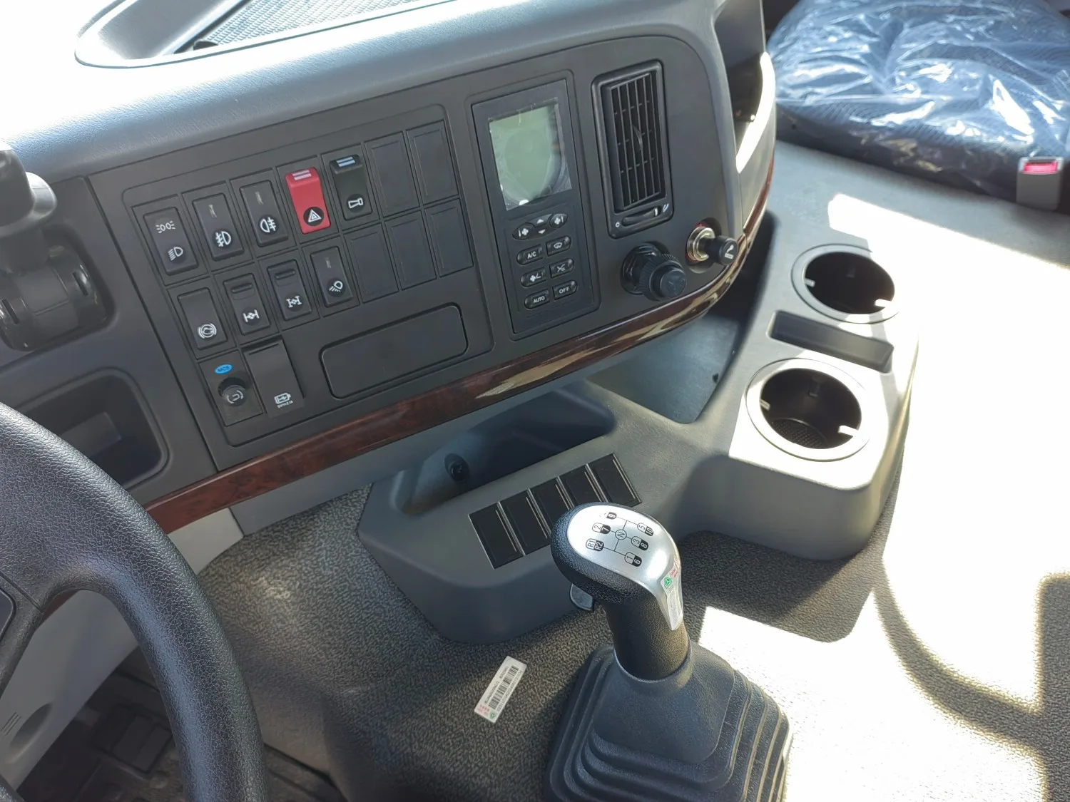China Factory Best Seller Sinotruk Howo 6x4 Tractor Truck Euro 2 Tractor Truck For Sale