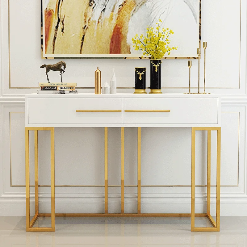 Минималистичный вход на крыльцо, стол, скандинавский светильник, роскошный ветер, современная и простая дверь у стены, коридор с выдвижным ящиком для крыльца