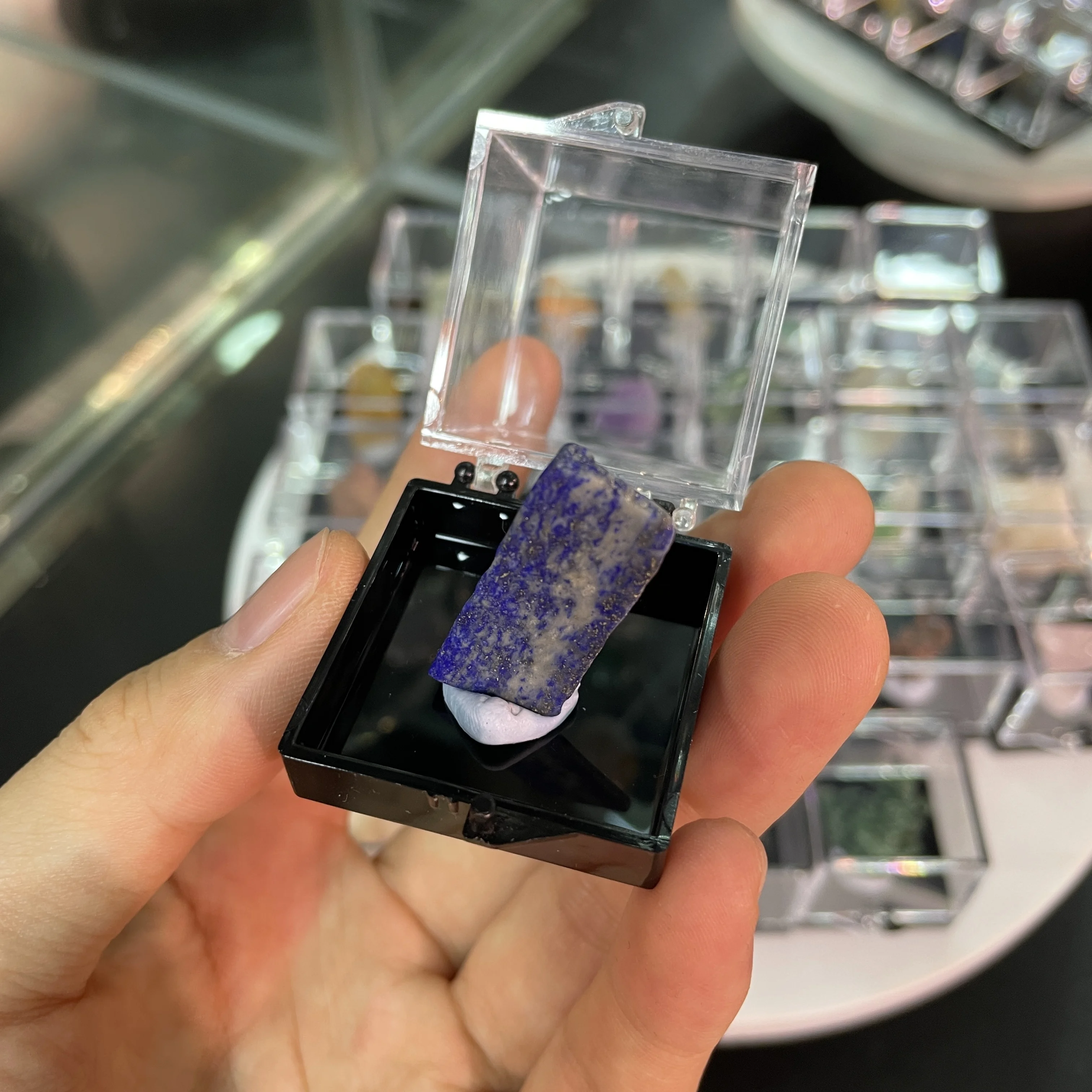 Wholesale Natural Crystal Mineral Specimen Healing Crystal Rough Stone Gravel  In The Box