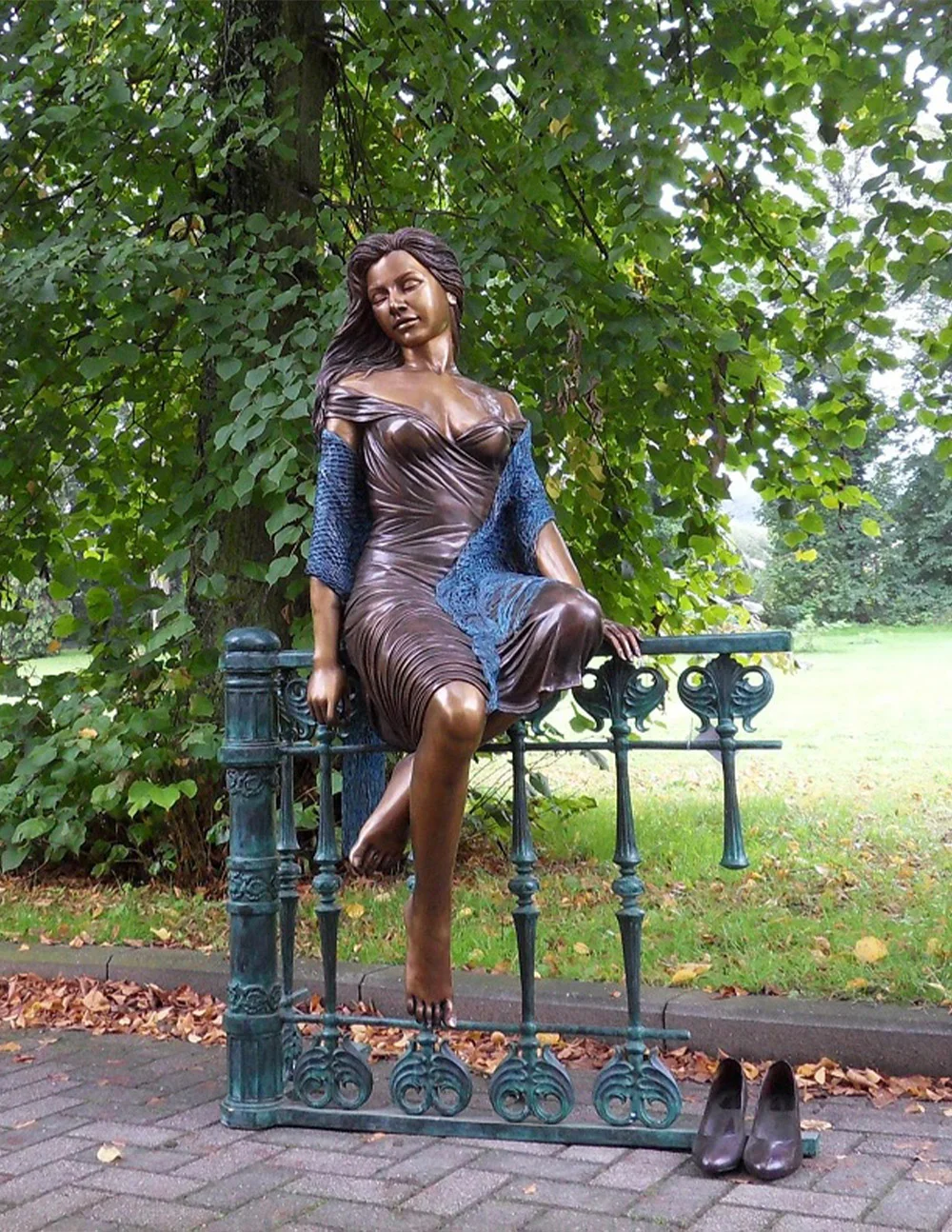 Modern famous life size garden casting bronze sexy lady statue copper female sculpture for sale