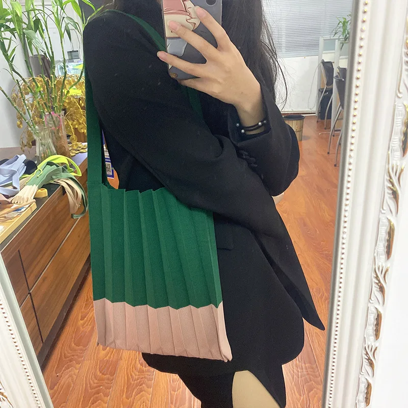 Casual design Contrasting colors knitted shopping bag Women knitting tote handbags ruched pleated bag expandable bags