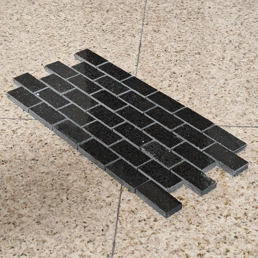 Черная мозаичная плитка из искусственного камня