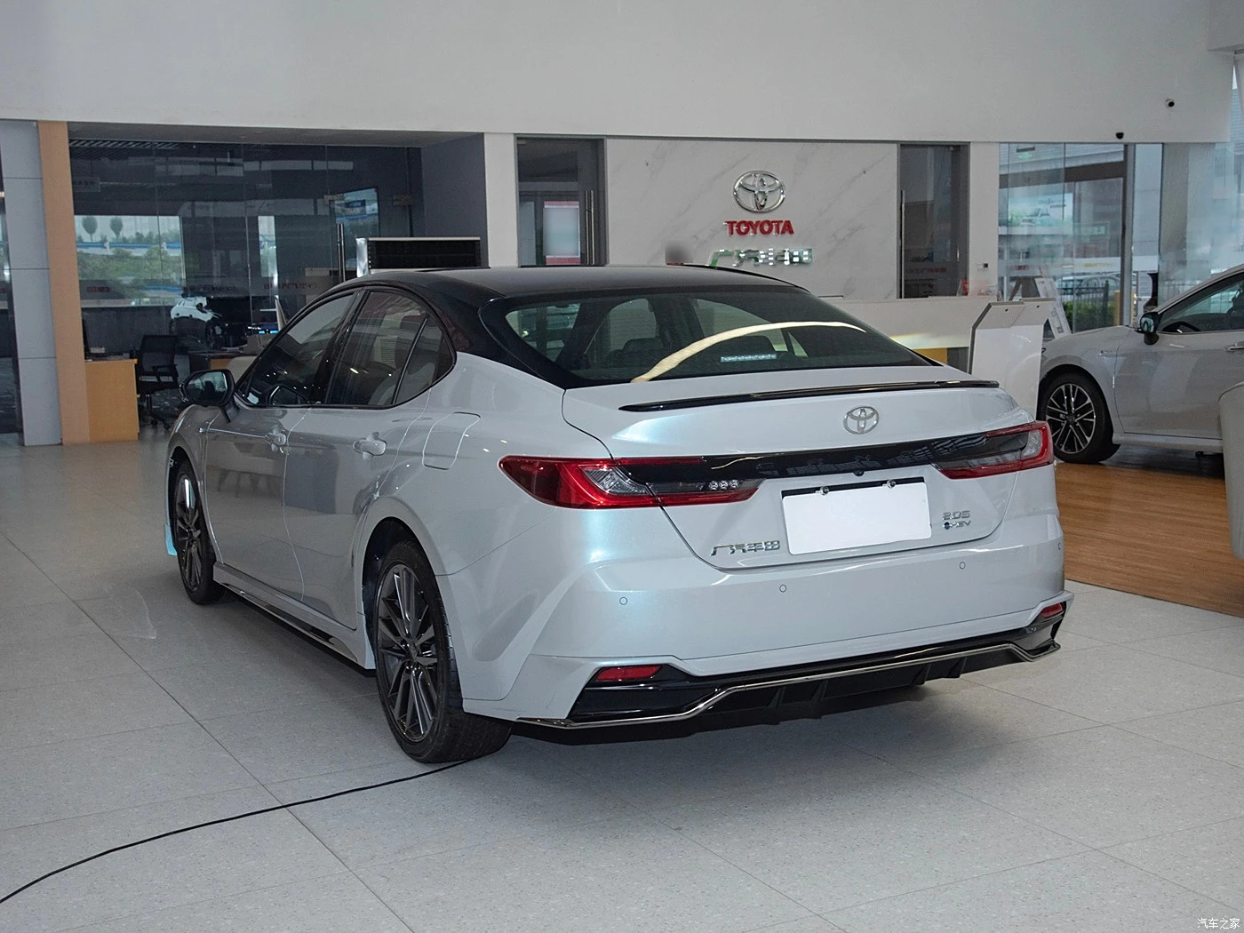 T-oyota Camry 2024 Hybrid Sedan 2.0L 152PS FWD Elite Edition LHD Electric and Gasoline for Export Sale