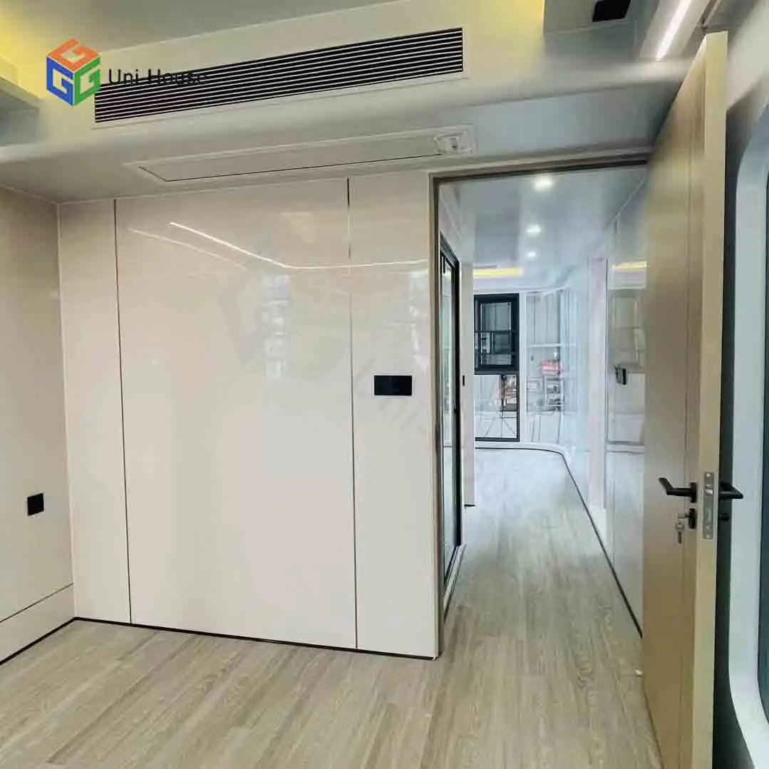 Outdoor Hotel Residential Space Capsule House Modular Durable Luxury Mini Tiny Prefab Container House With Bathroom Kitchen