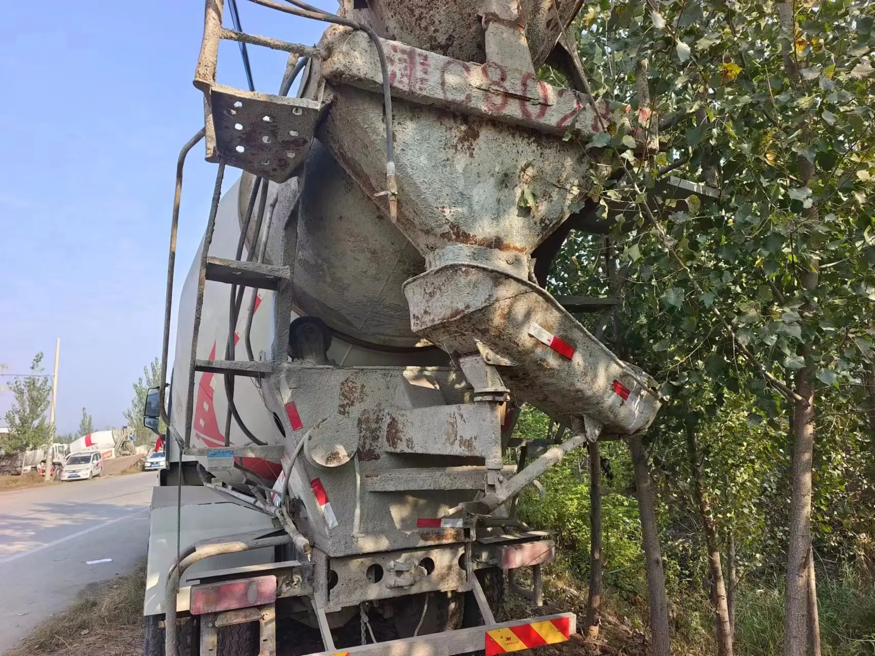 China Concrete Mixer Truck Heavy Duty Cement Mixer Truck 5M3 Good Price