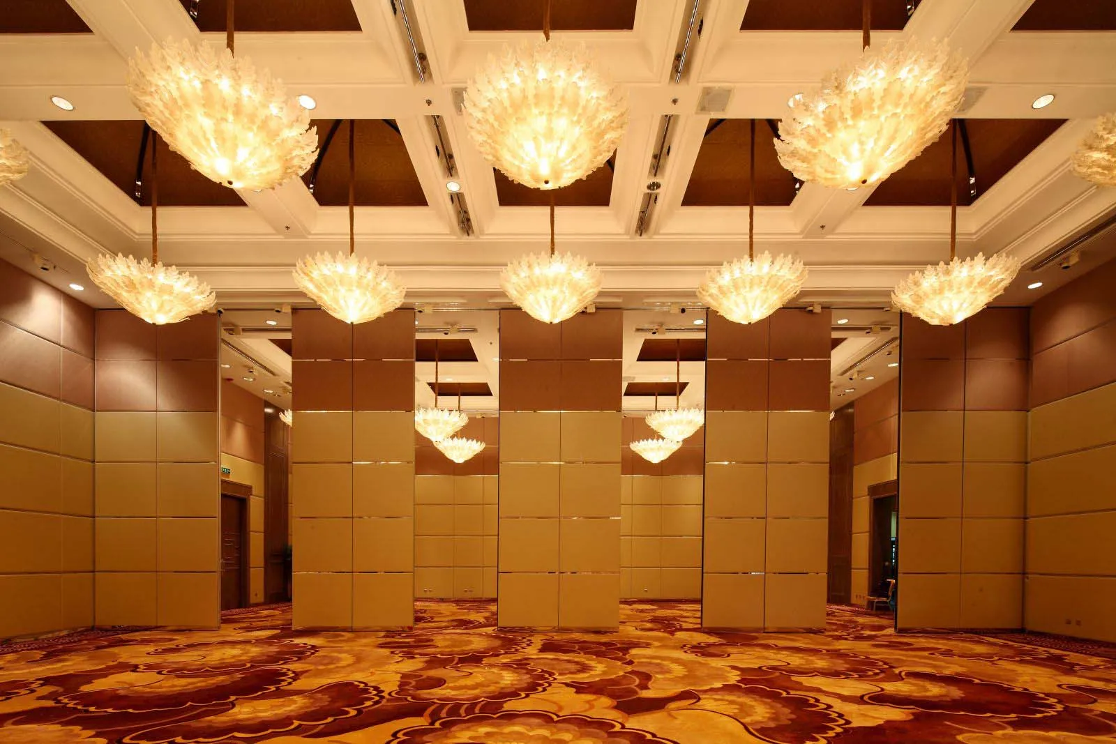 Mobile walls partition sliding walls acoustic banquet hall movable wall dividers