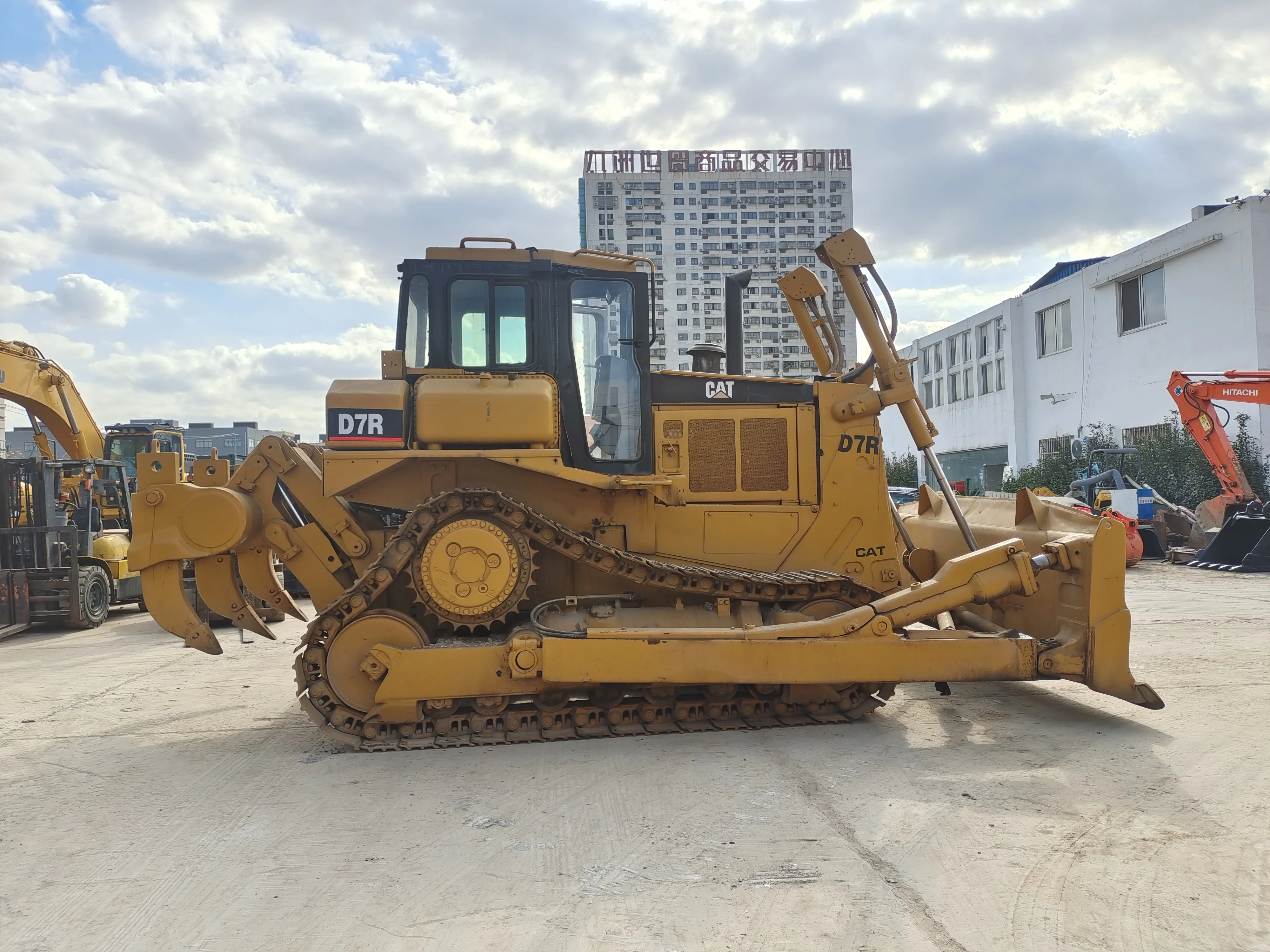 Used Caterpillar CAT D7R D7 Crawler Bulldozer Dozer Japanese Secondhand Machine CATD7R for Sale