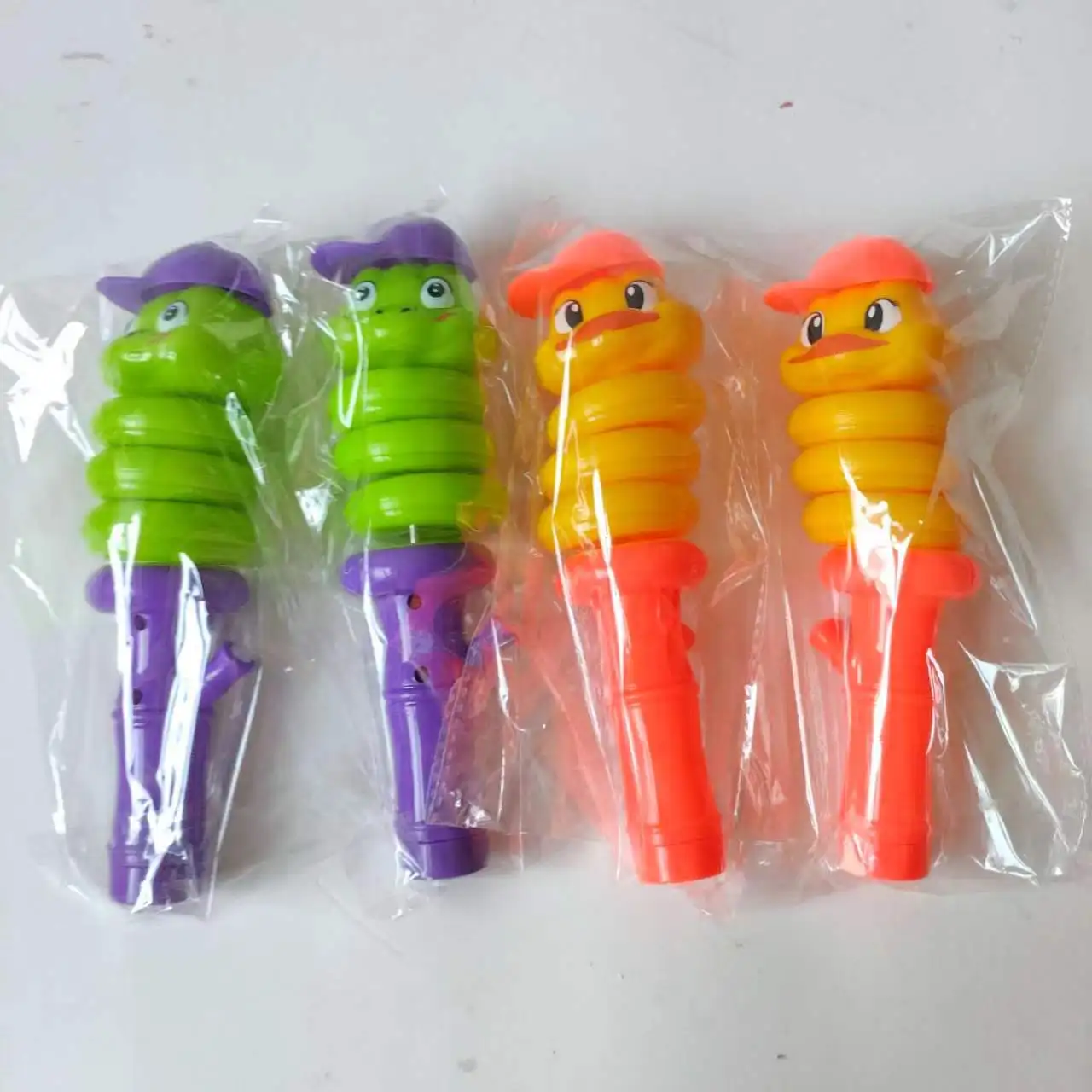 Wholesale high quality whistle Twist snake and duck toys decompression swing power controlled balance swing toys
