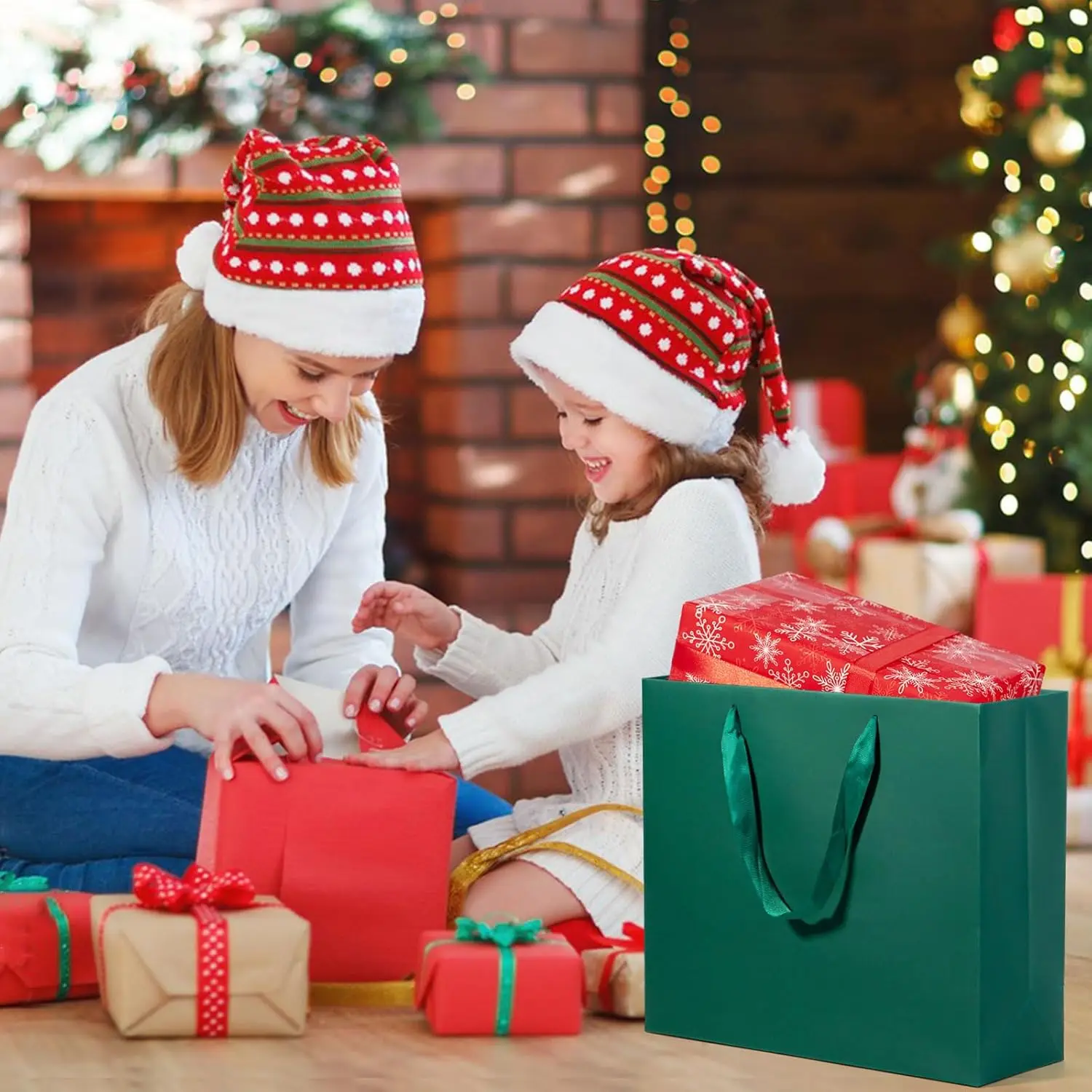 Wholesale Cheap with handle Shopping christmas Famous Brand logo customized high quality gift hard craft paper bags for clothing