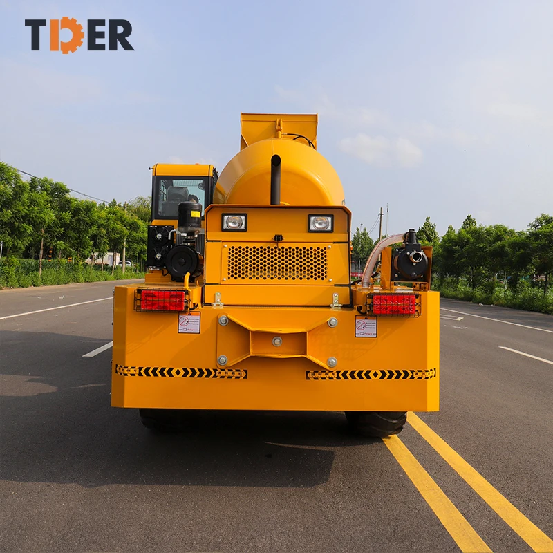 TDER self loading mobile concrete mixer trailer 2.6 cbm transit mud mixer truck with bucket pump machine