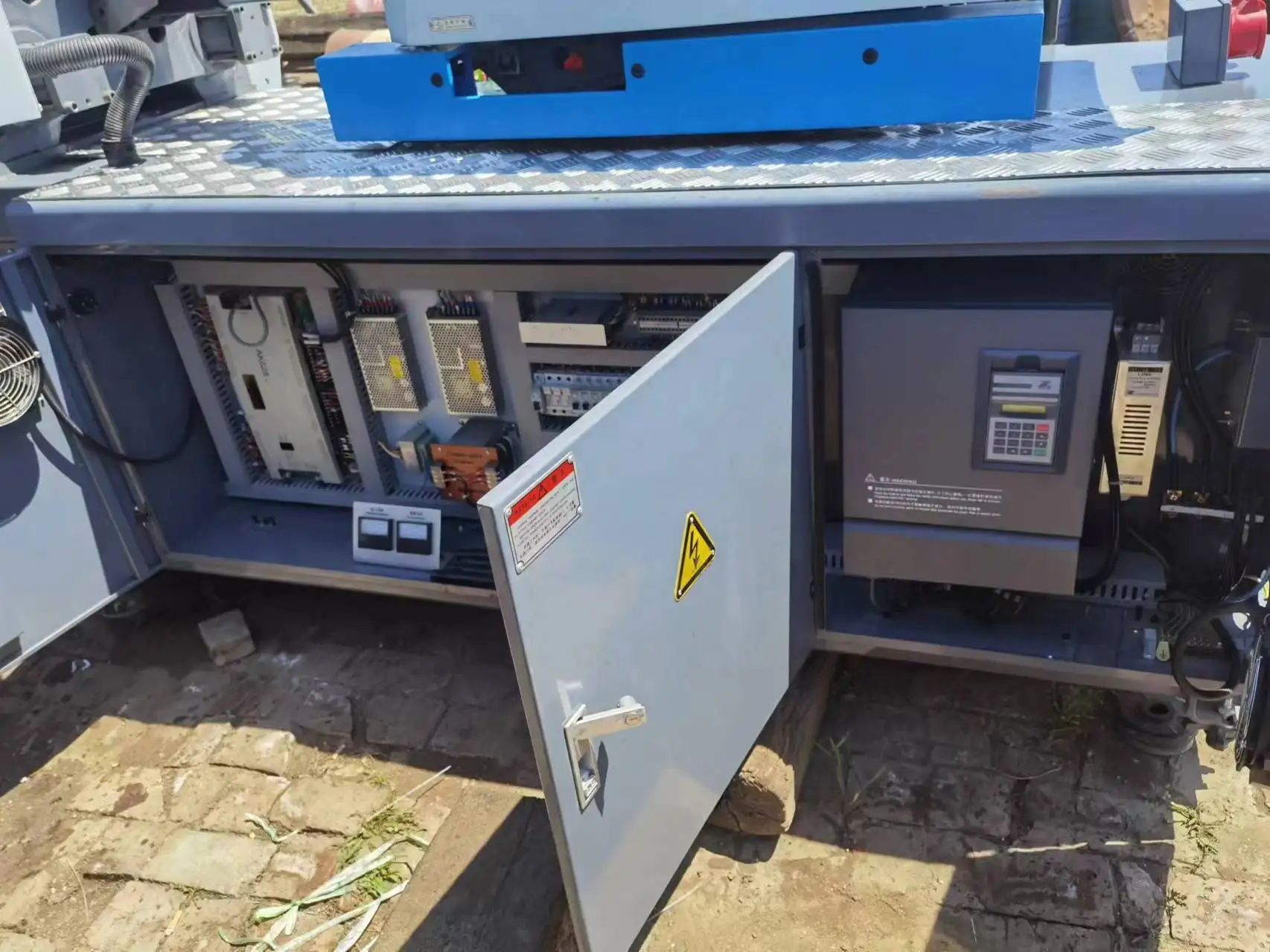 Make mobile phone protective case headphone protective cover machine TPU and ABS material Haitian injection molding machine 120T