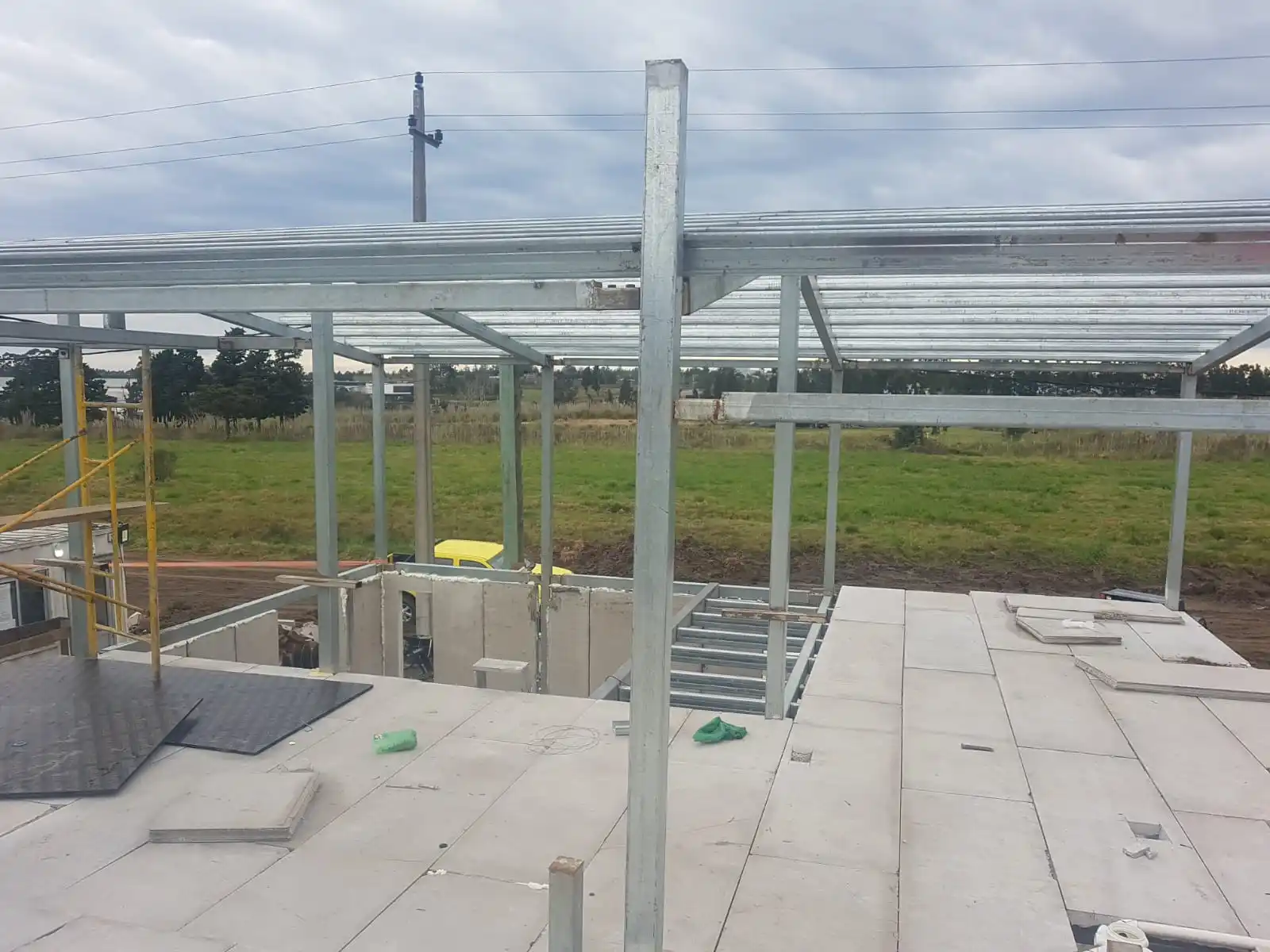 Single-storey prefabricated house with garage