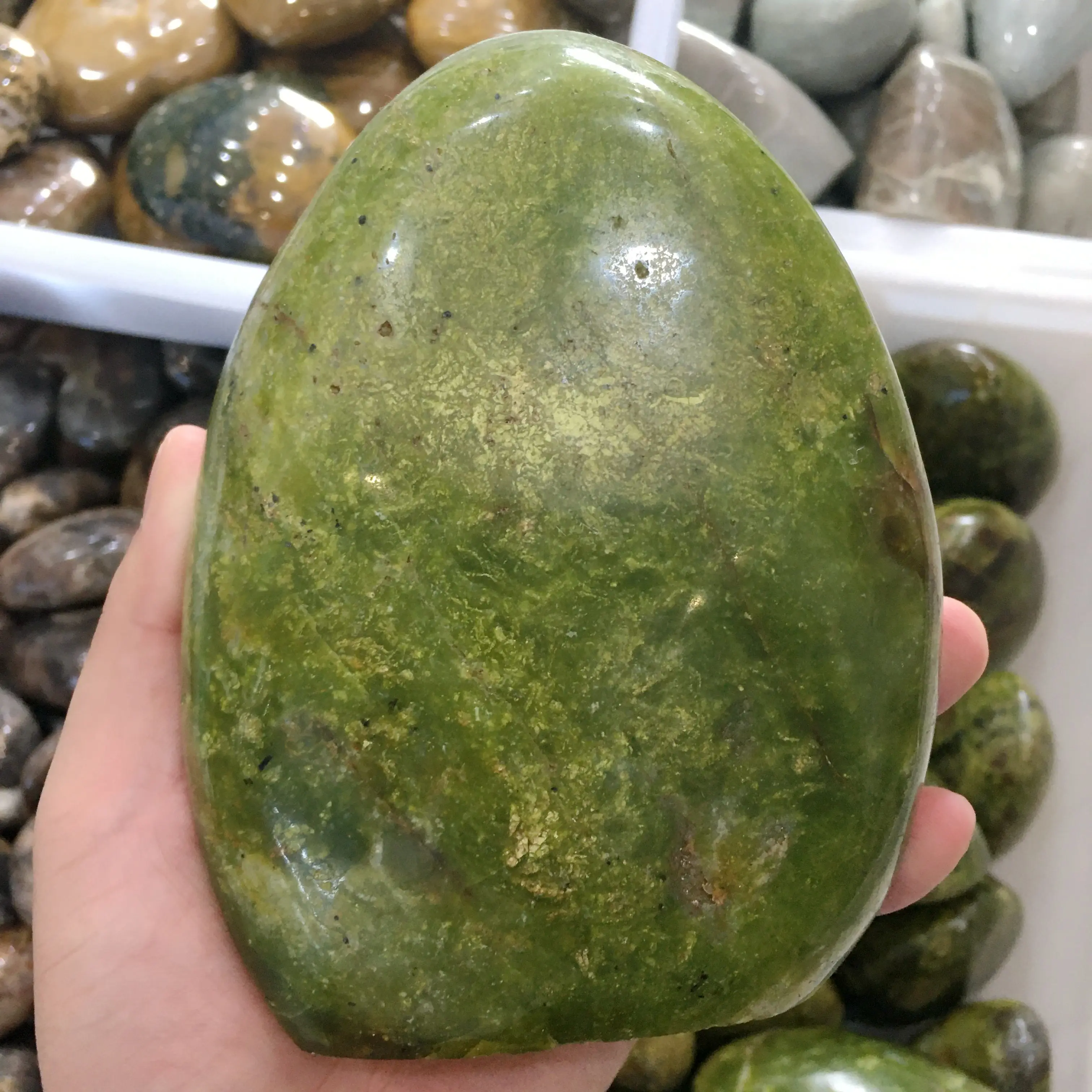 
Wholesale polishing Natural Green amber stone Free Form Crystal Tower for decoration 