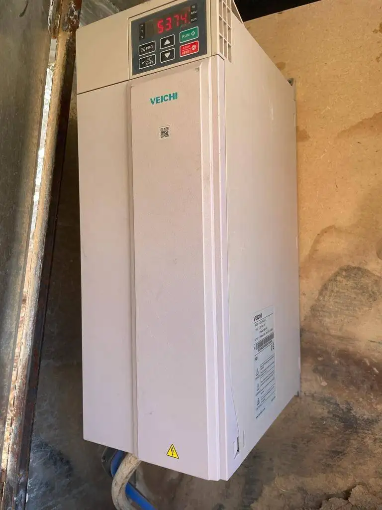 High Efficiency Veichi Dc To Ac Hybrid Solar Converter 3 Phase 380v 4kw 5.5Hp Solar Pump Inverter