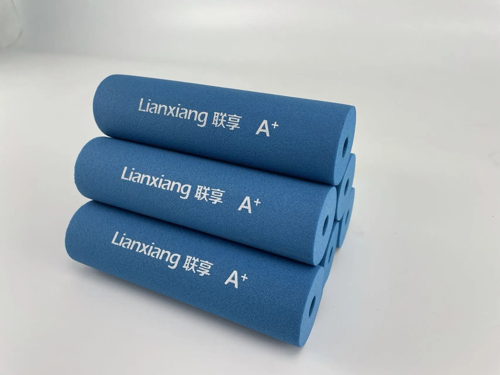 High Quality Black Closed-Cell Foam Rubber Insulation Tube for Hot Water Pipe in HVAC Systems