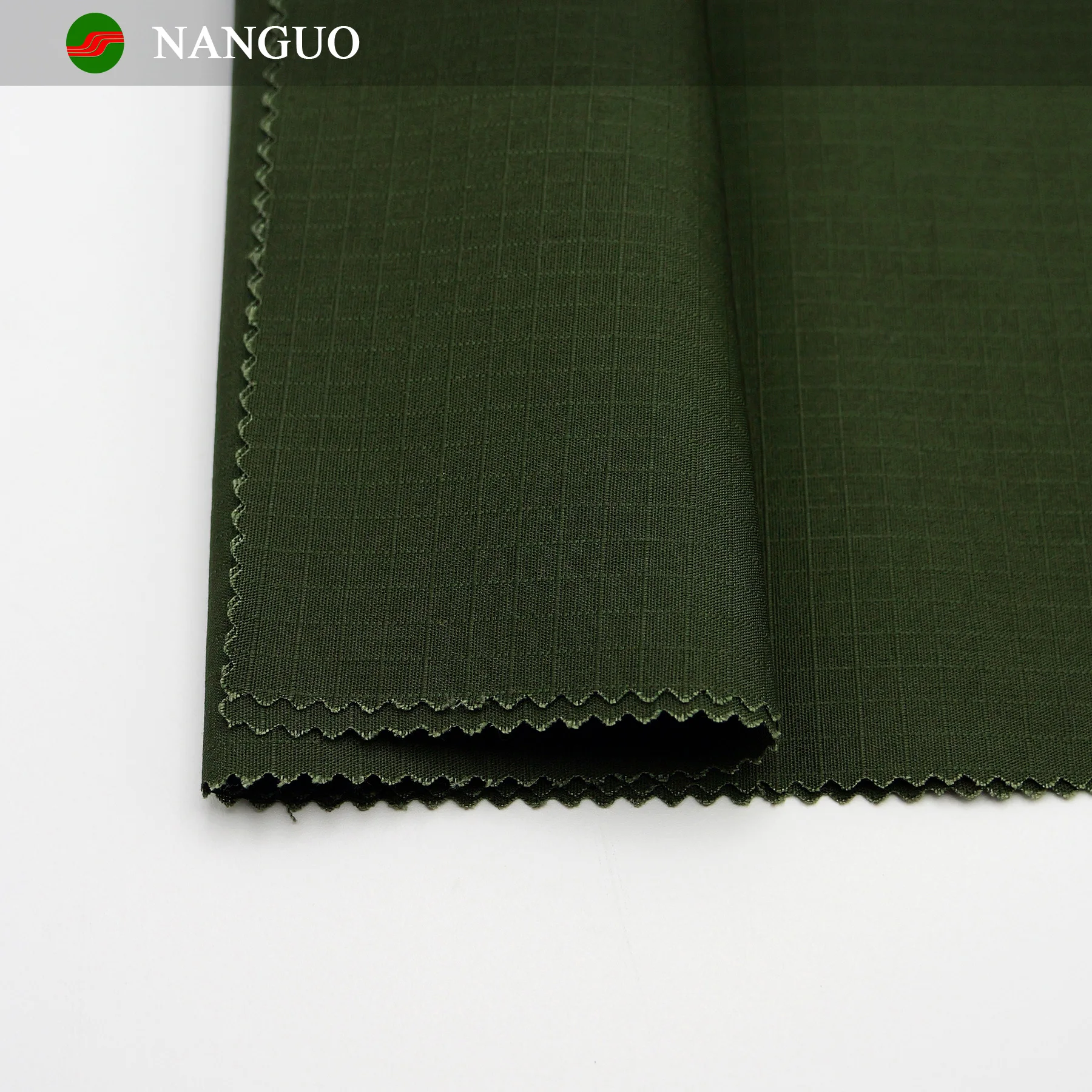 Изготовленная на заказ ткань 65% полиэстера 35% TC 20*16 108*56 220gsm Ripstop ткани для уличной одежды