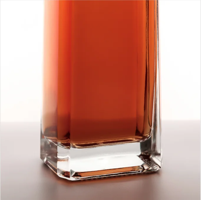 Custom Engraved Empty Spirits Xo Brand Alcohol Whisky 750ml Vodka Glass Bottle for Liquor