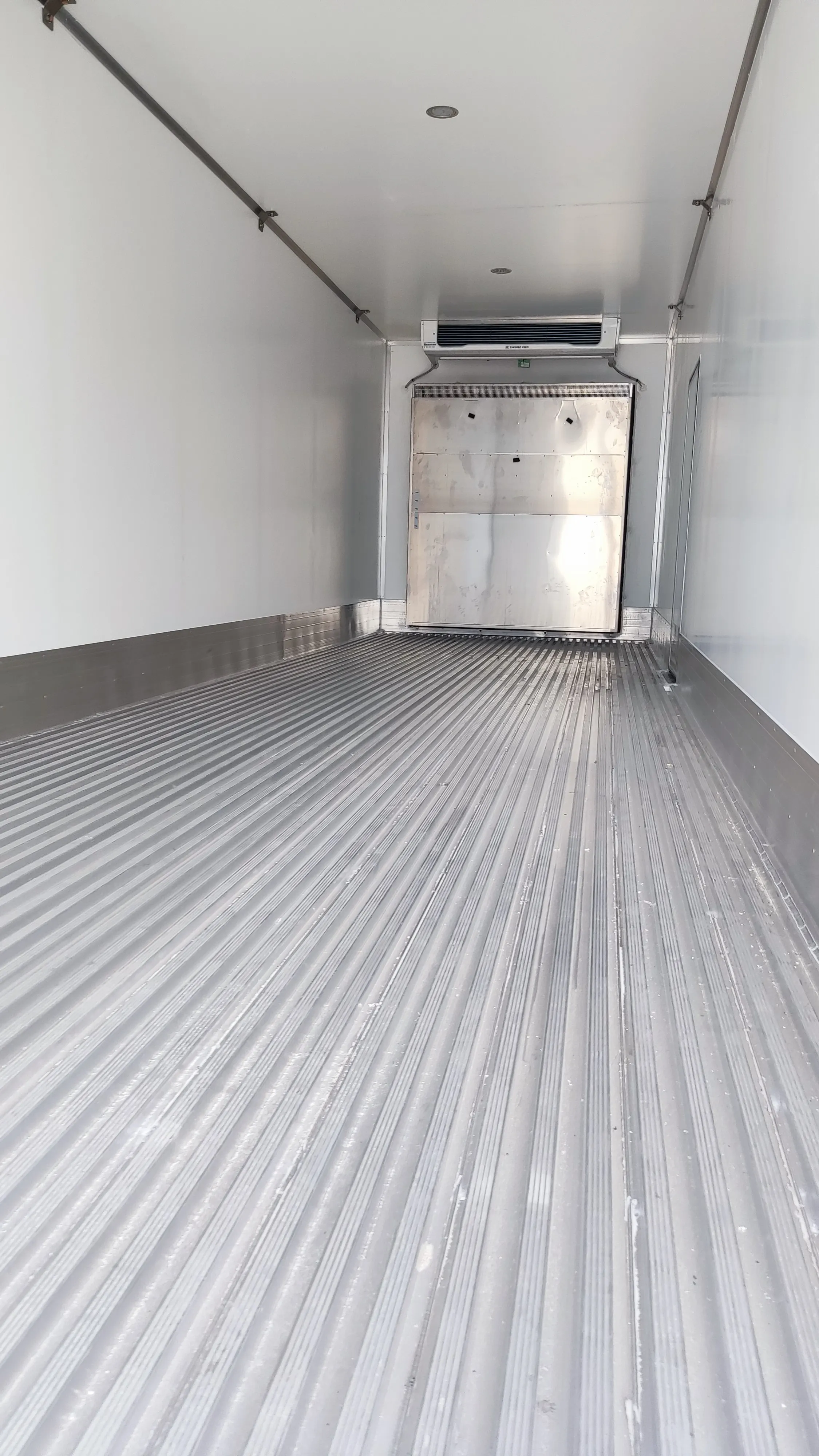 HOWO High Quality 6*4 Meat Refrigerated Freezer Truck Brand New Cold Room Van Truck