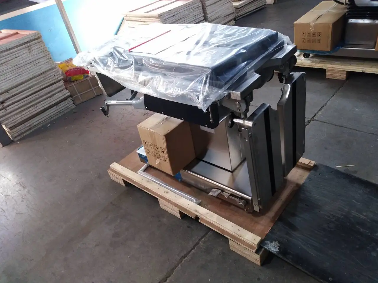 Ysenmed YSOT-3008D Table Theatre Bed Surgical Operating Table Surgical Operating Bed Operation Room Table Price