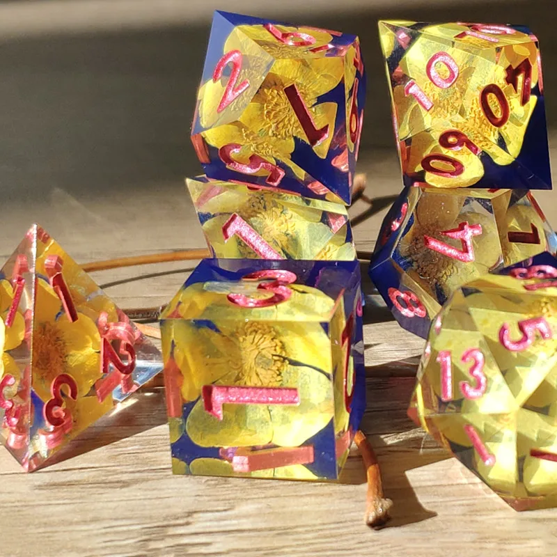 Mini Planet Yellow Flower Dice set Polyhedral Resin Dice With Sharp Edge Pole Playing Dungeons and Dragons Games Dice Custom 7pc