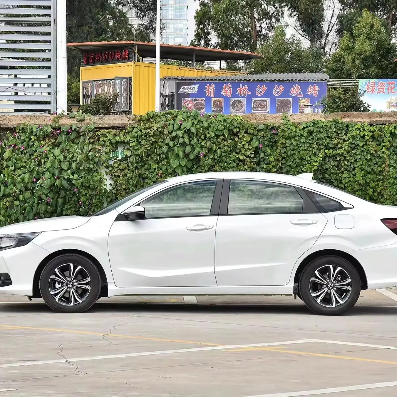 IHKA-Cheap Honda Lampai Gasoline Car 2023 new 180 turbo continuously variable transmission luxury version used car