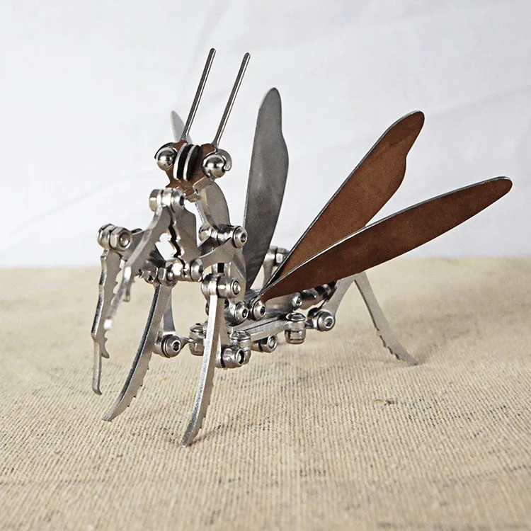 Punk Style Metal Art Home Desktop Cabinet Display Gift Decorations Stainless Steel Metal Art Animal Mantis Model