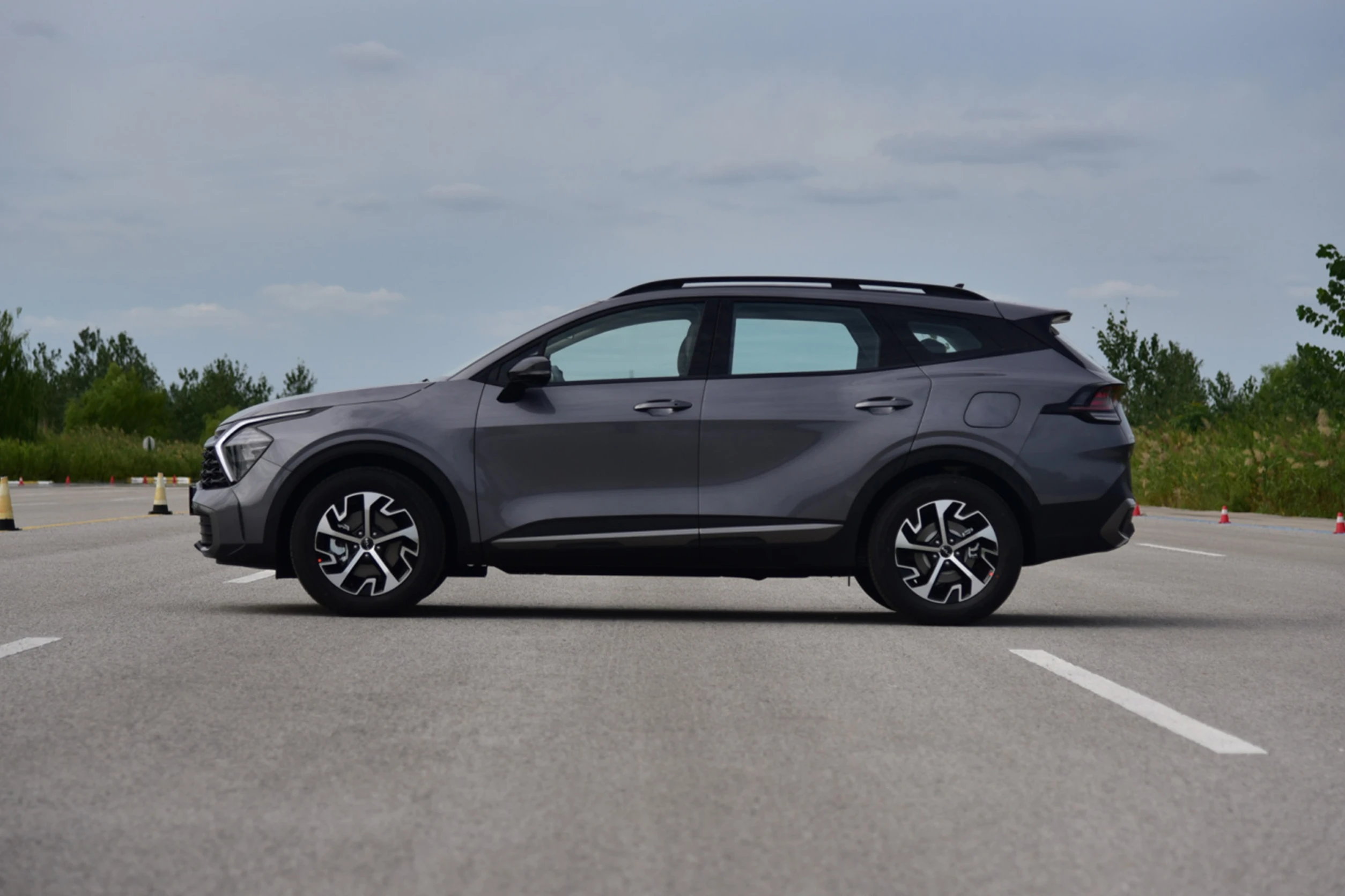 Популярная версия китайского производства 0 км Подержанный автомобиль KIA Гибридный электромобиль дешевый 4x4 корейский бренд внедорожник kia sportage