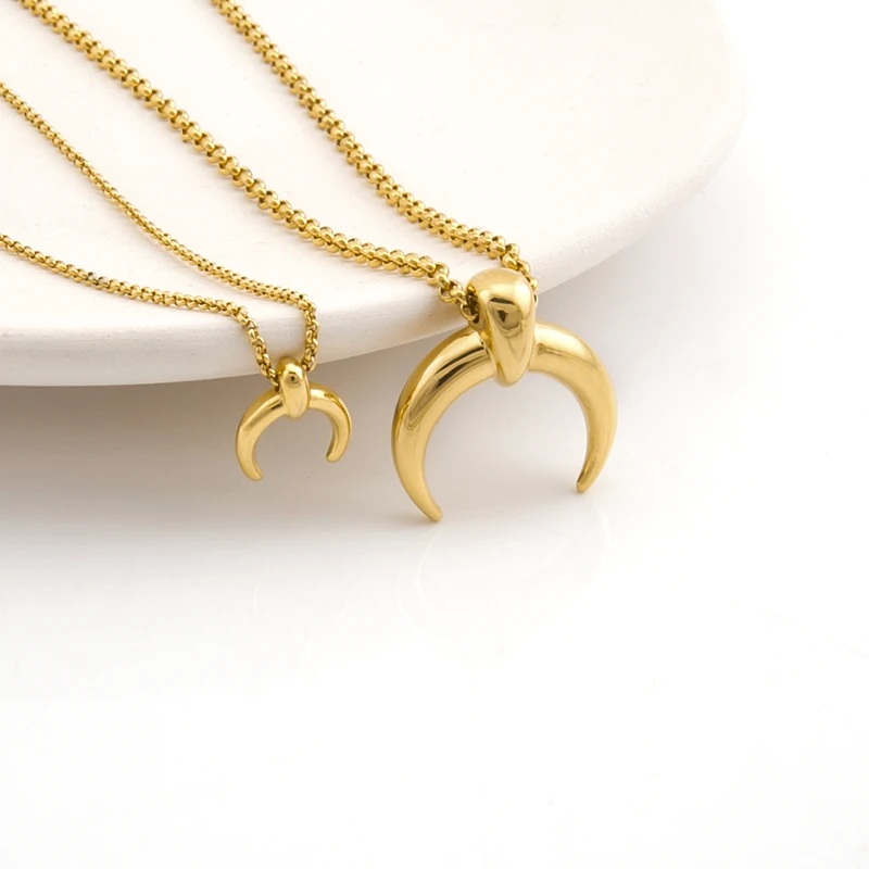 
Minimalist Crescent Moon gold plated Pandent Necklace stainless steel adjustable chain Necklace for Girls 