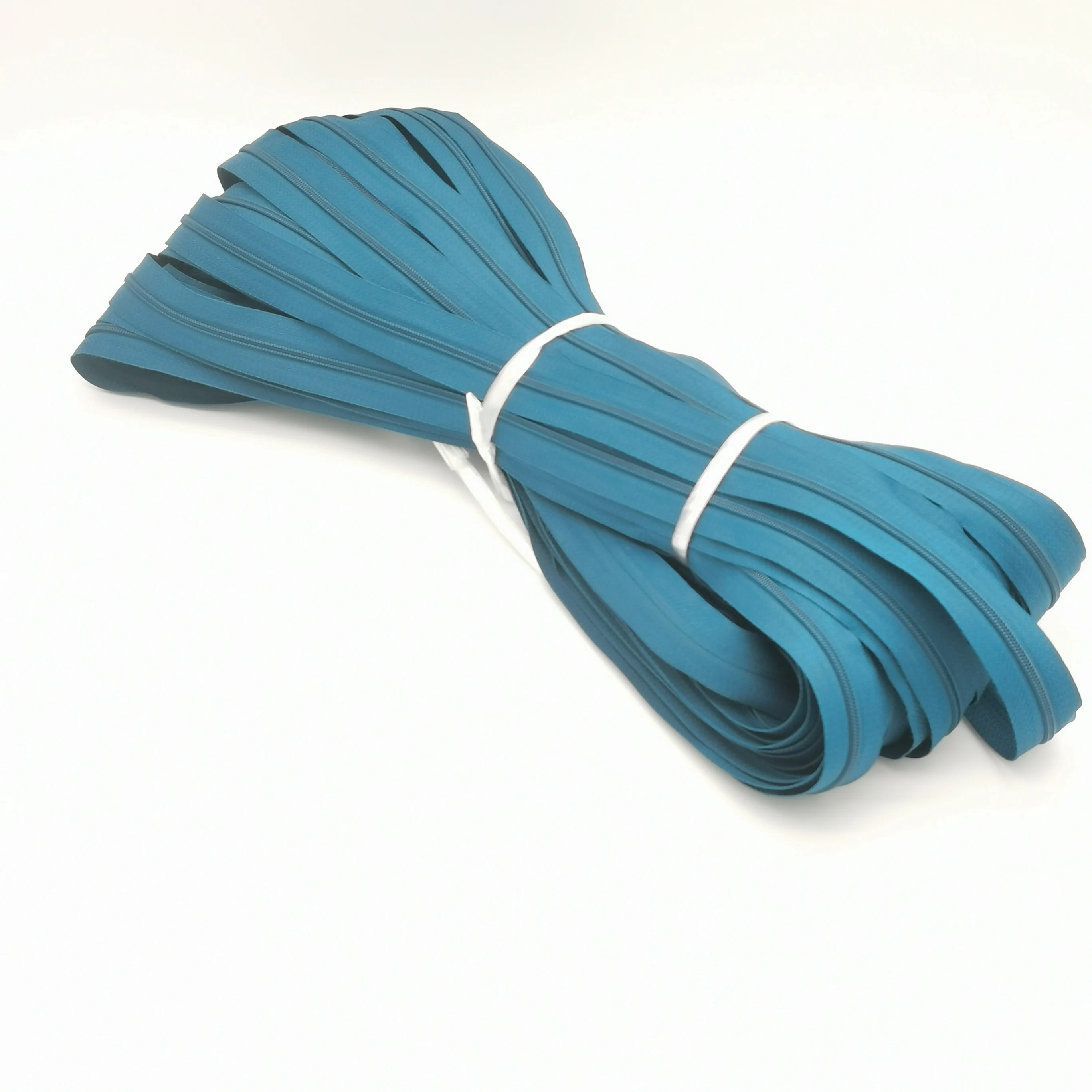 
Factory wholesale long chain nylon zipper in roll 