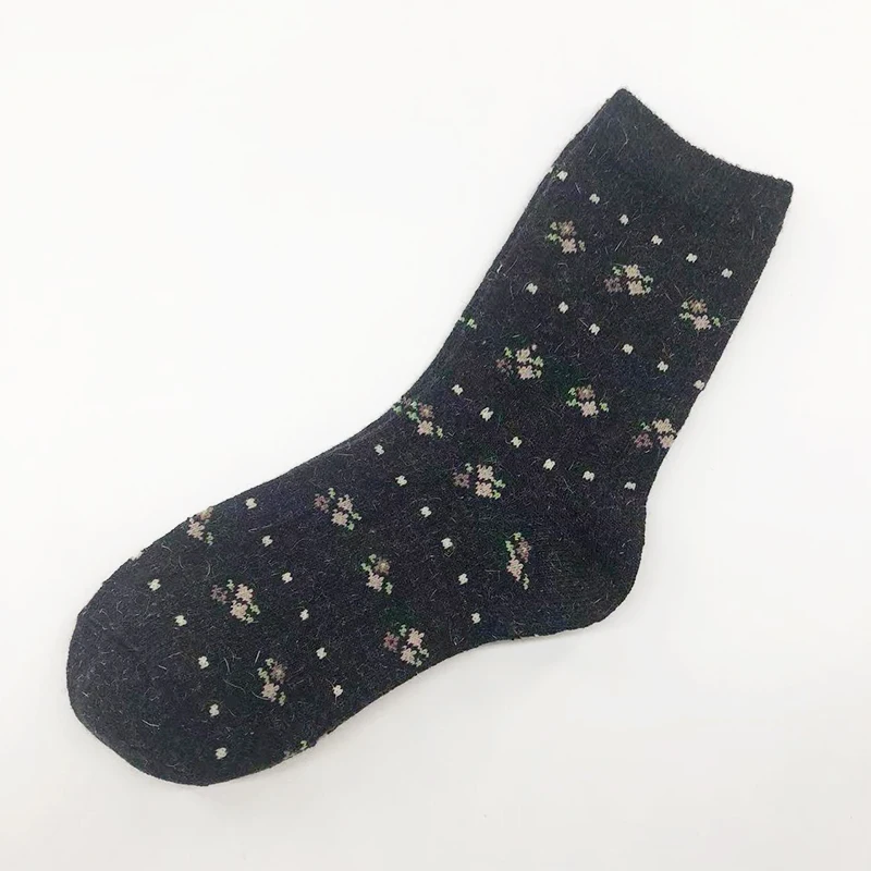 Custom design OEM Ladies Winter Warm High-Content Wool Socks Knitted Crew Socks For Women  DailyWear