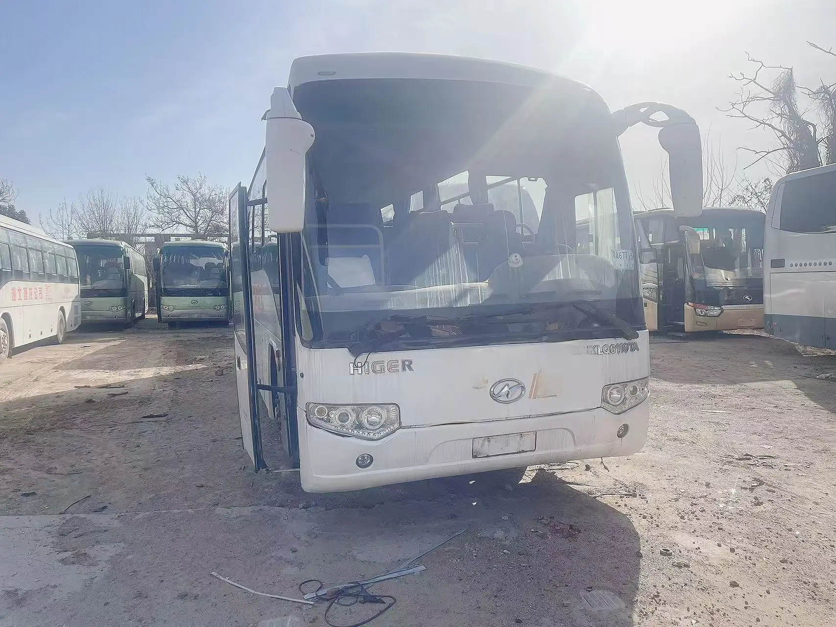 Hot Sale Luxury Coach Bus with 45-50 Passenger Seats Diesel Engine Euro 3 Emissions LHD Steering Used Bus Available at Low Price