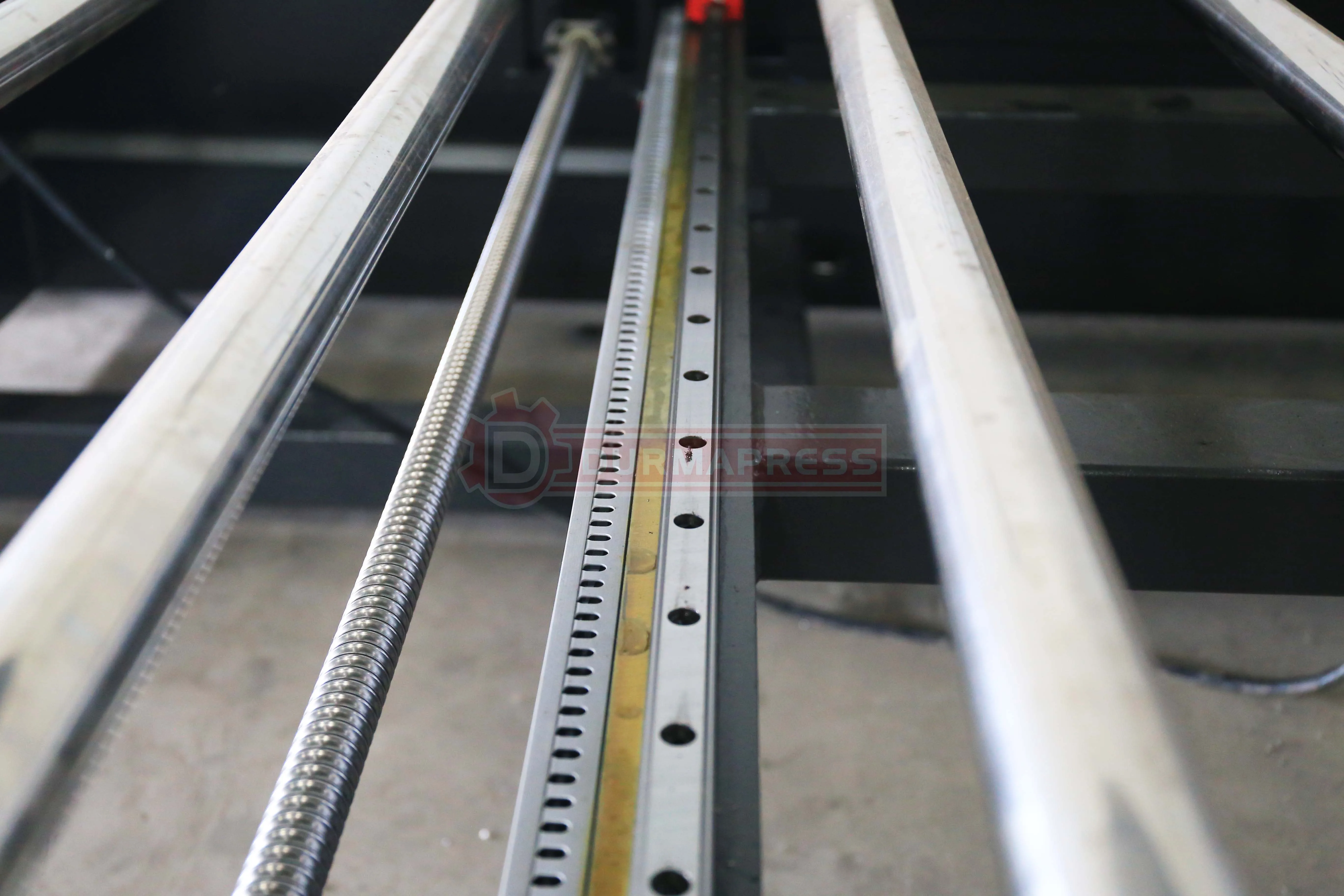  Бренд Durmapress DMK 1250-4 cnc алюминиевая режущая