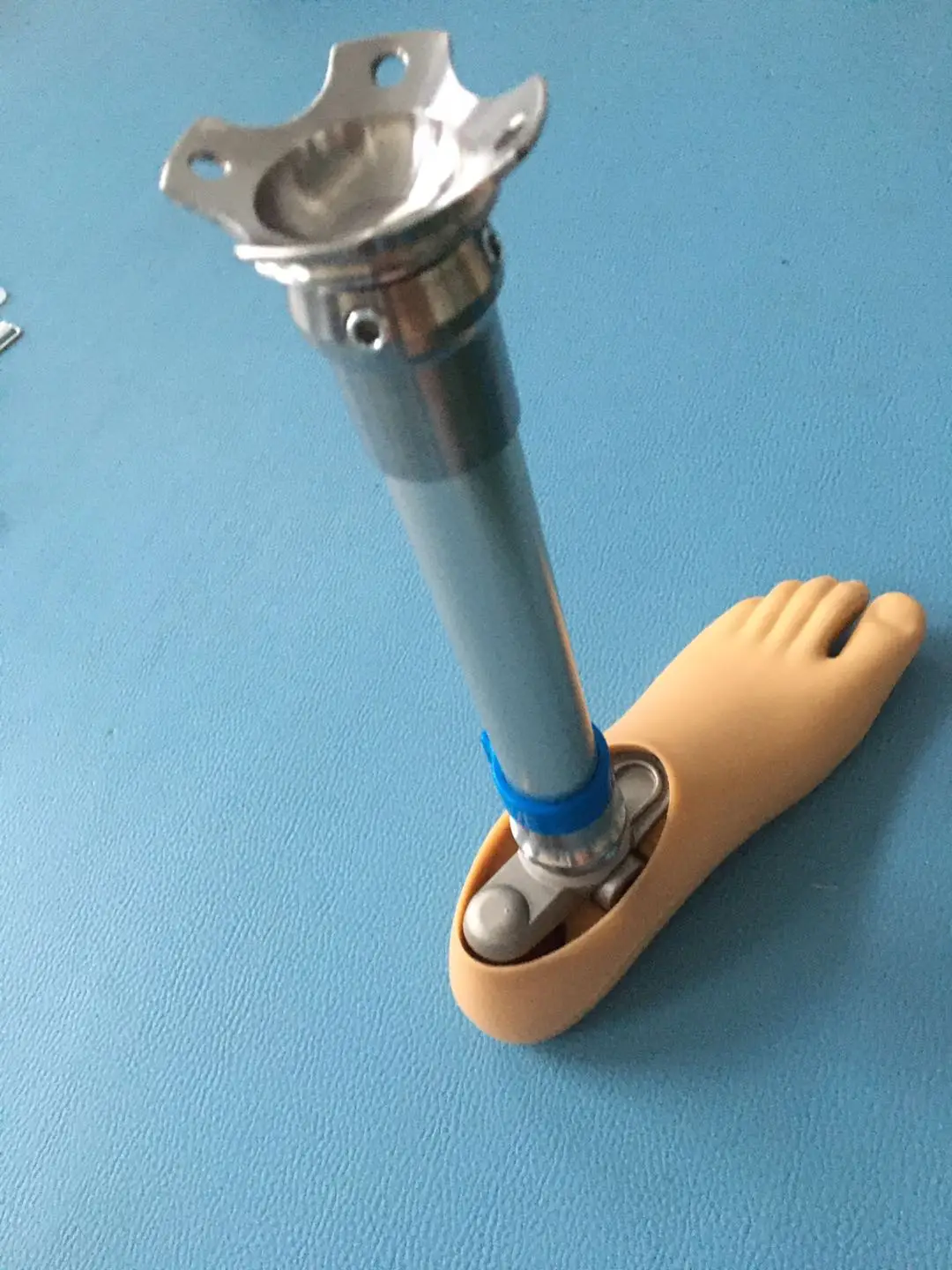 Artificial limbs leg implant prosthesis four axis knee joint for People with disabilities prosthetic leg