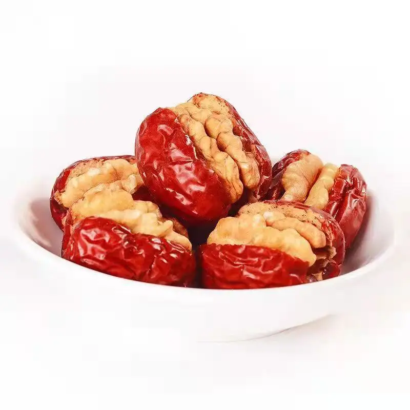 Snacks made with red dates and walnuts