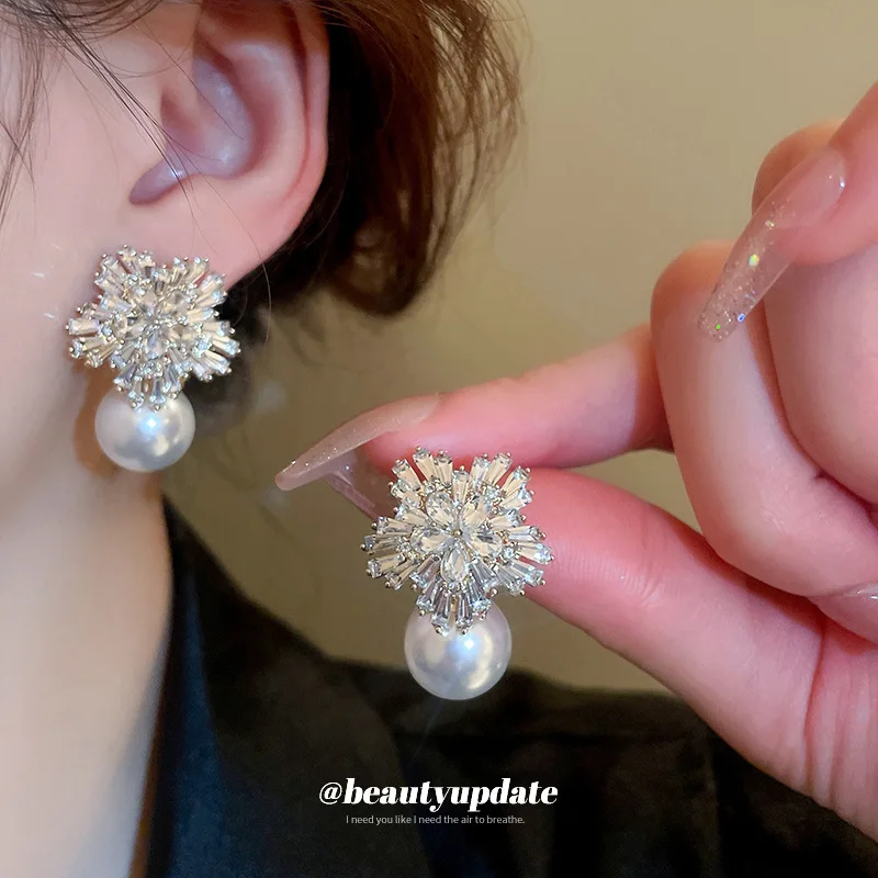 Silver Needle Inlaid Diamond Flower Pearl Elegant earrings