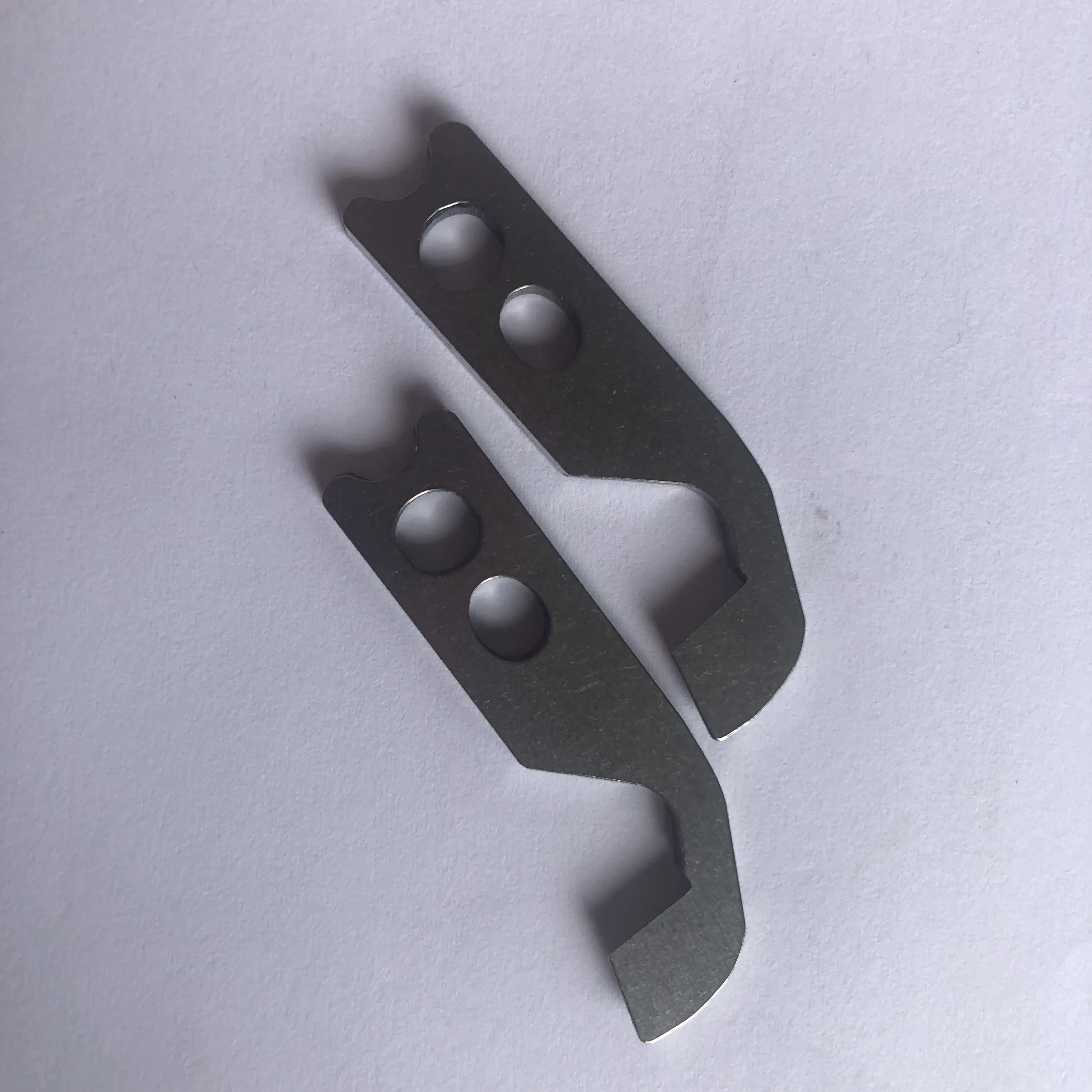 
Внутренняя швейная машина запасная часть 78404008 верхний нож 