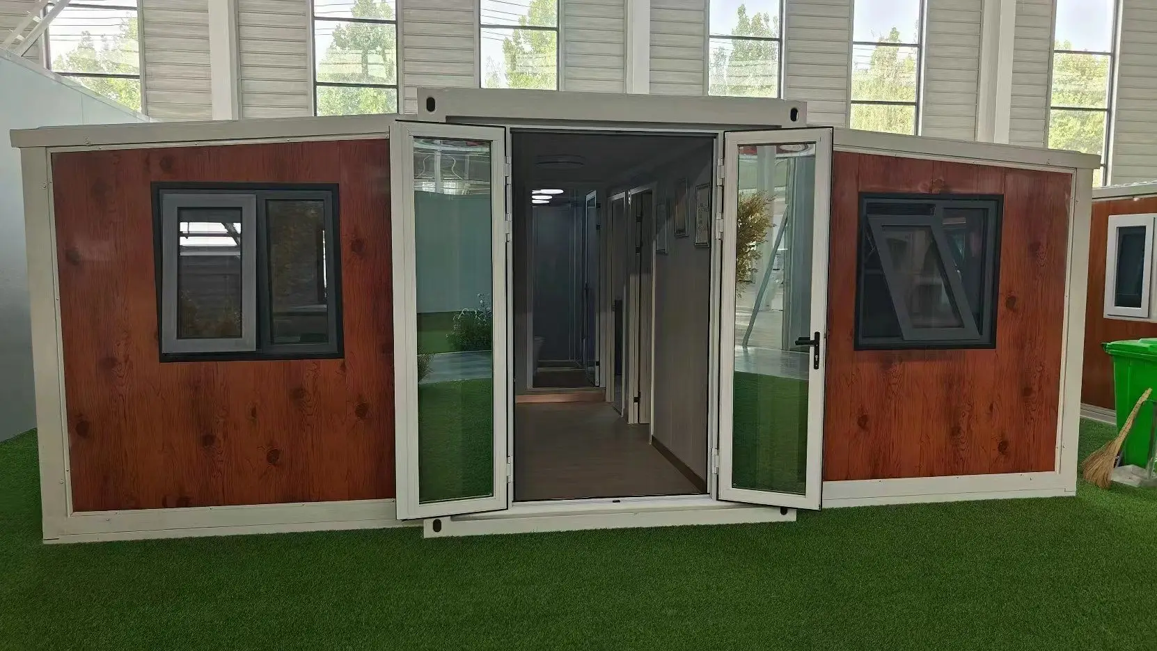 Fully Furnished Foldable Granny Flat Luxury Mobile Prefabricated Prefab Home Kit Expandable Container House With Triangle Roof