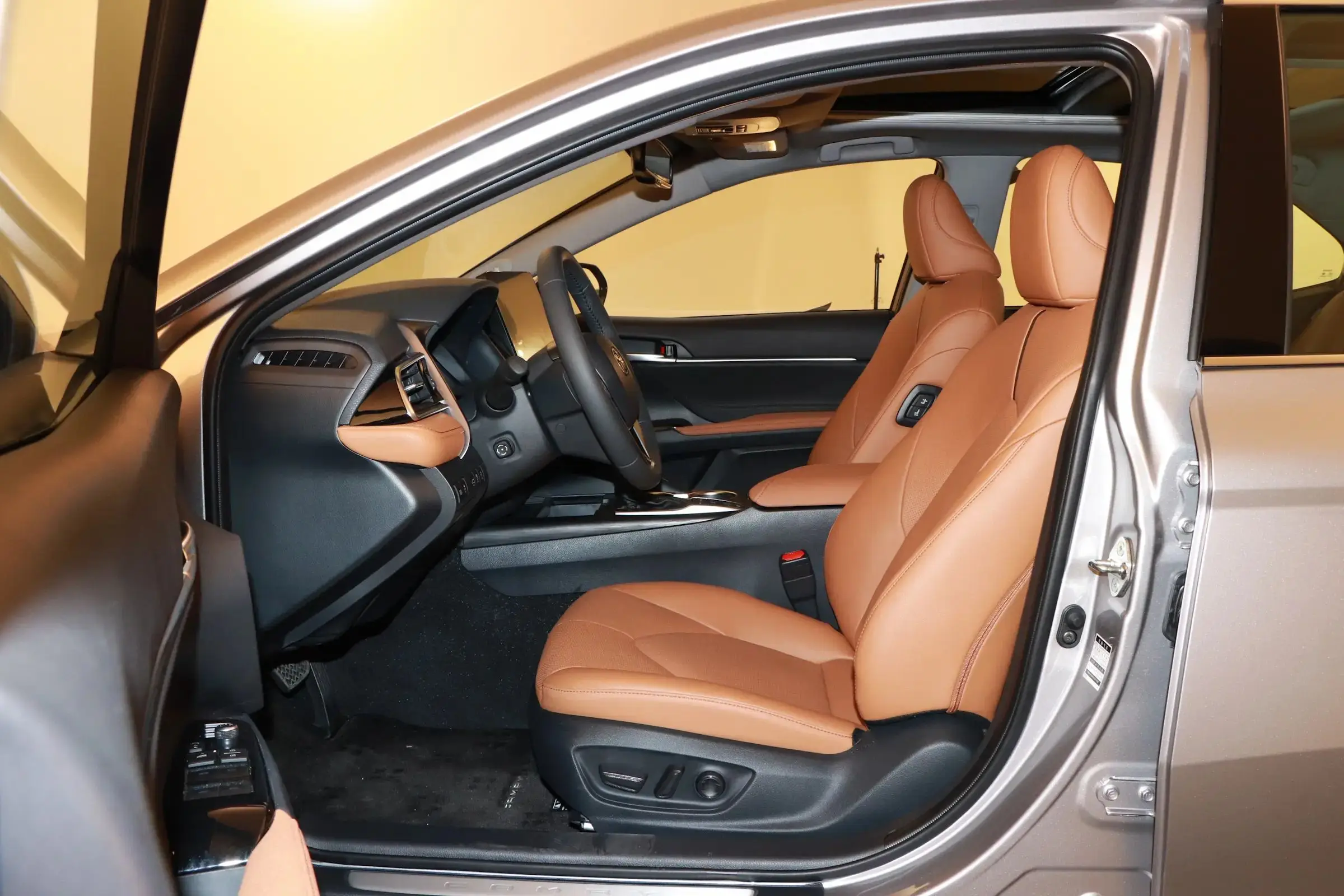 Camrys японские автомобили 2024 новейший стиль 2.5L 185PS L4 масляный электрический гибридный автомобиль camrys 2.0L 173PS