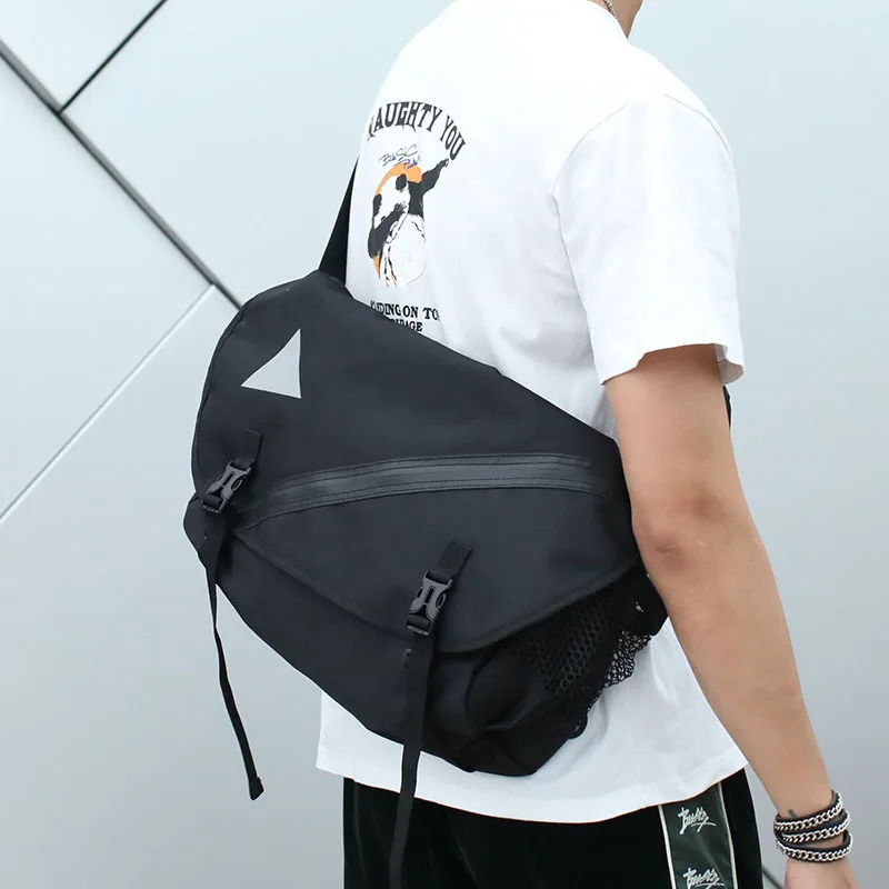 Custom  high quality Waterproof Designer Chest  messenger Bag Crossbody Sling Bags For Men women