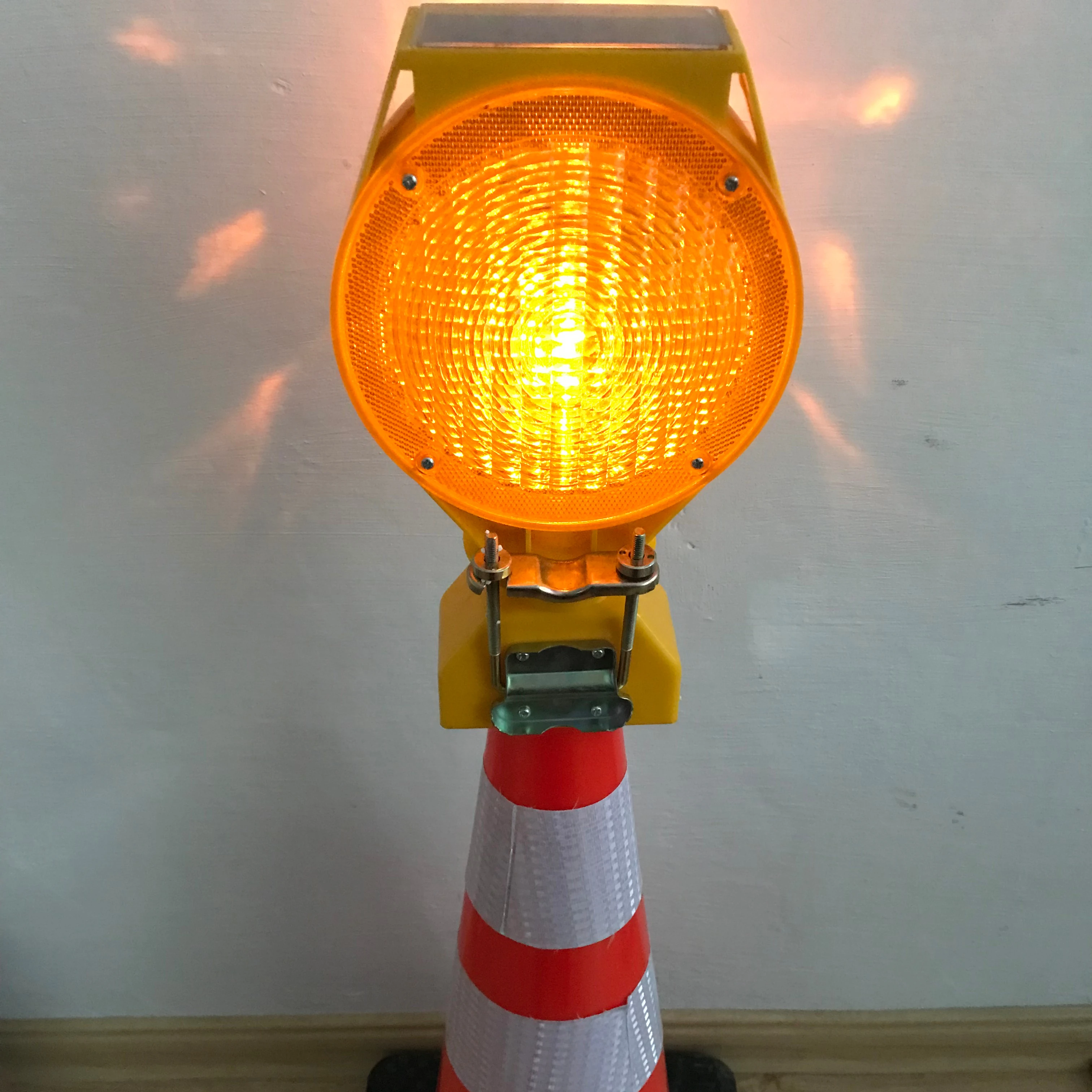 Solar Powered Traffic Cone Light LED Flashing Warning Lamp