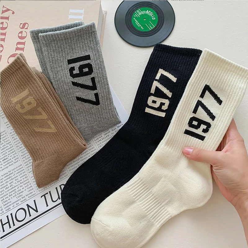 LOW MOQ Custom Logo High Quality Men Sports Casual Dress Socks Unisex Bulk Athletic Cotton Custom Embroidery Socks Men