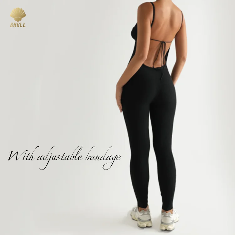 Женский комбинезон с открытой спиной