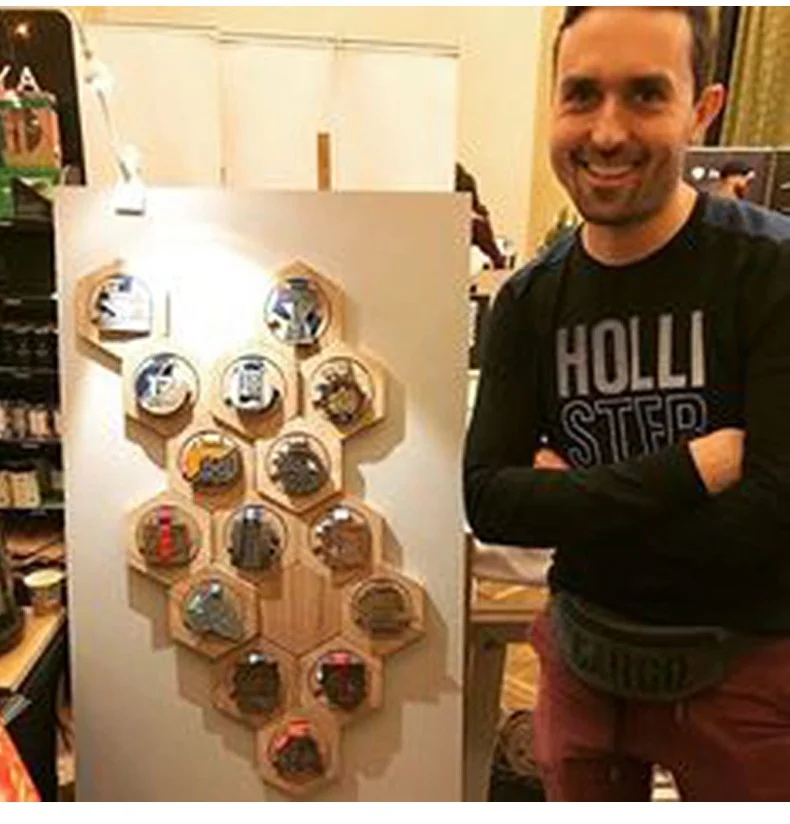 Personalized wooden drop-shaped combination love heart-shaped medal display stand creative drop wooden medal rack