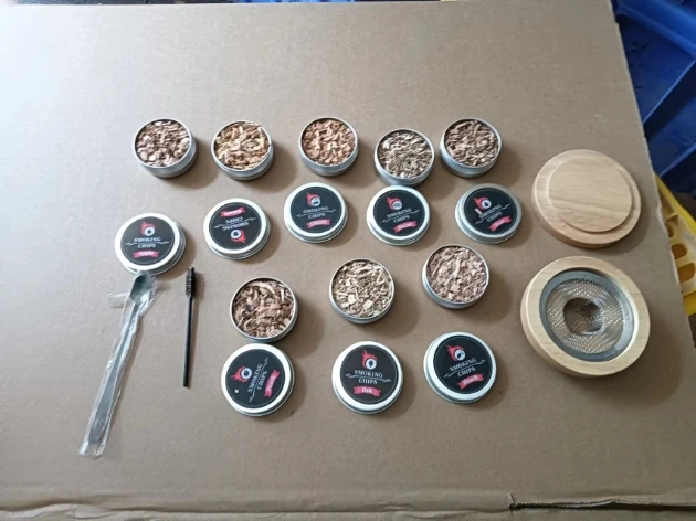 Hot Selling Cocktail Smoker Kit with Torch Bourbon Whiskey Smoker Infuser Kit Old Fashioned Smoker Set Wood Bar Accessories