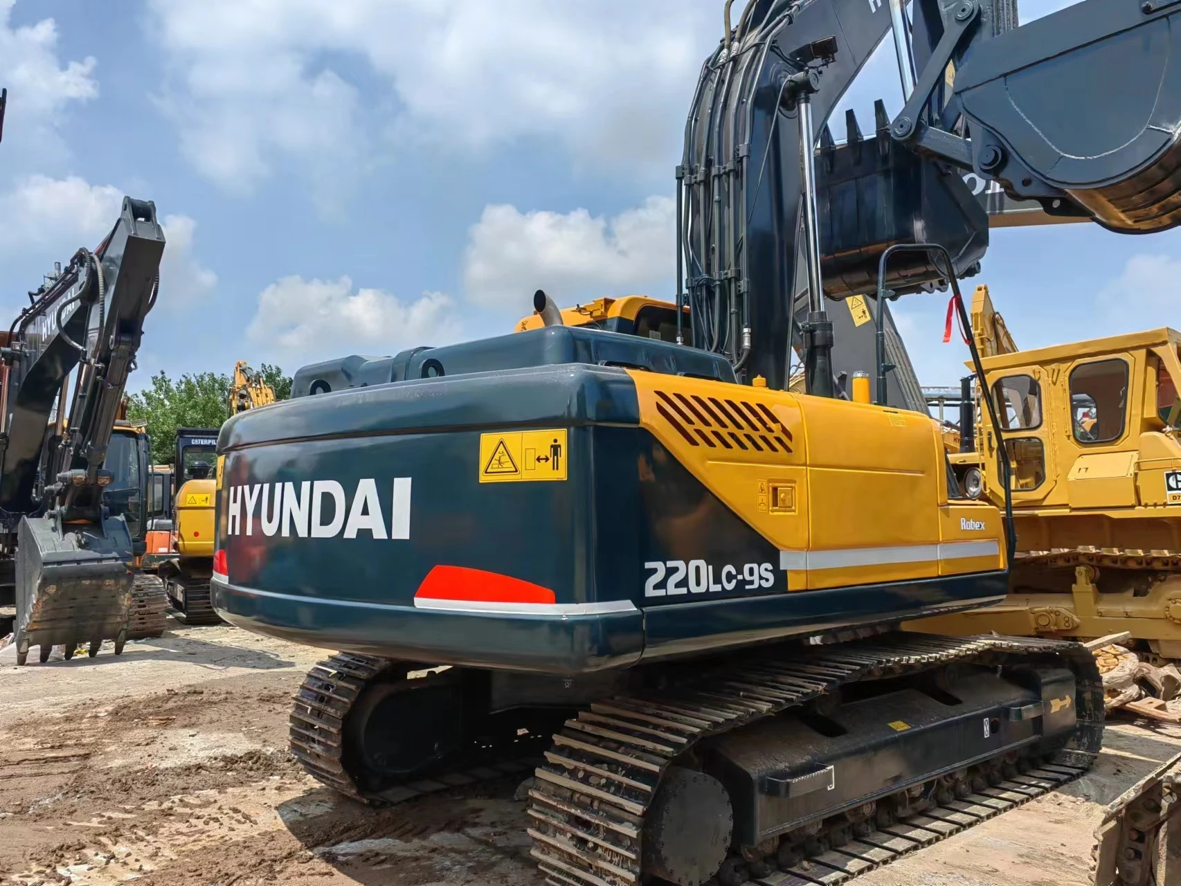 Second Hand Hyundai 220LC-9S Original Brand Imported From Korea on Hot Sale in Shanghai Yard
