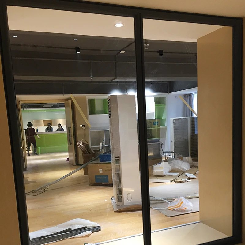 Деревянная перегородка с дверями