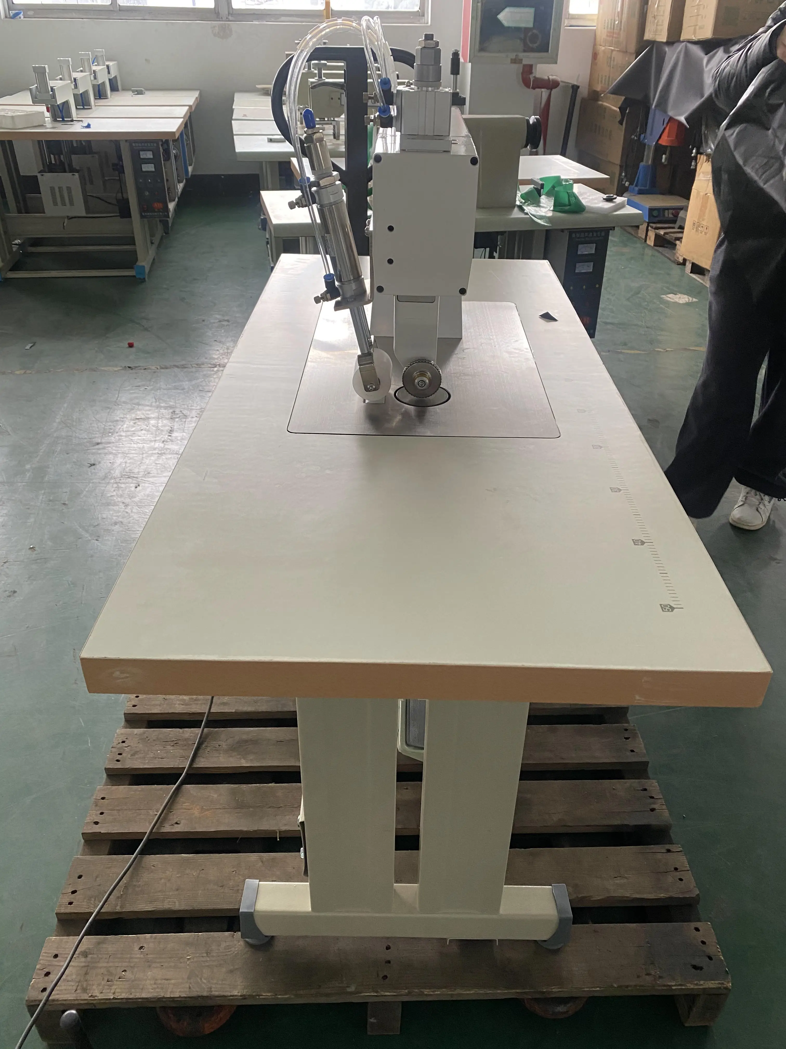 Double motor cotton braiding hydraulic slipper press mesh dress fabric ultrasonic lace sewing machine