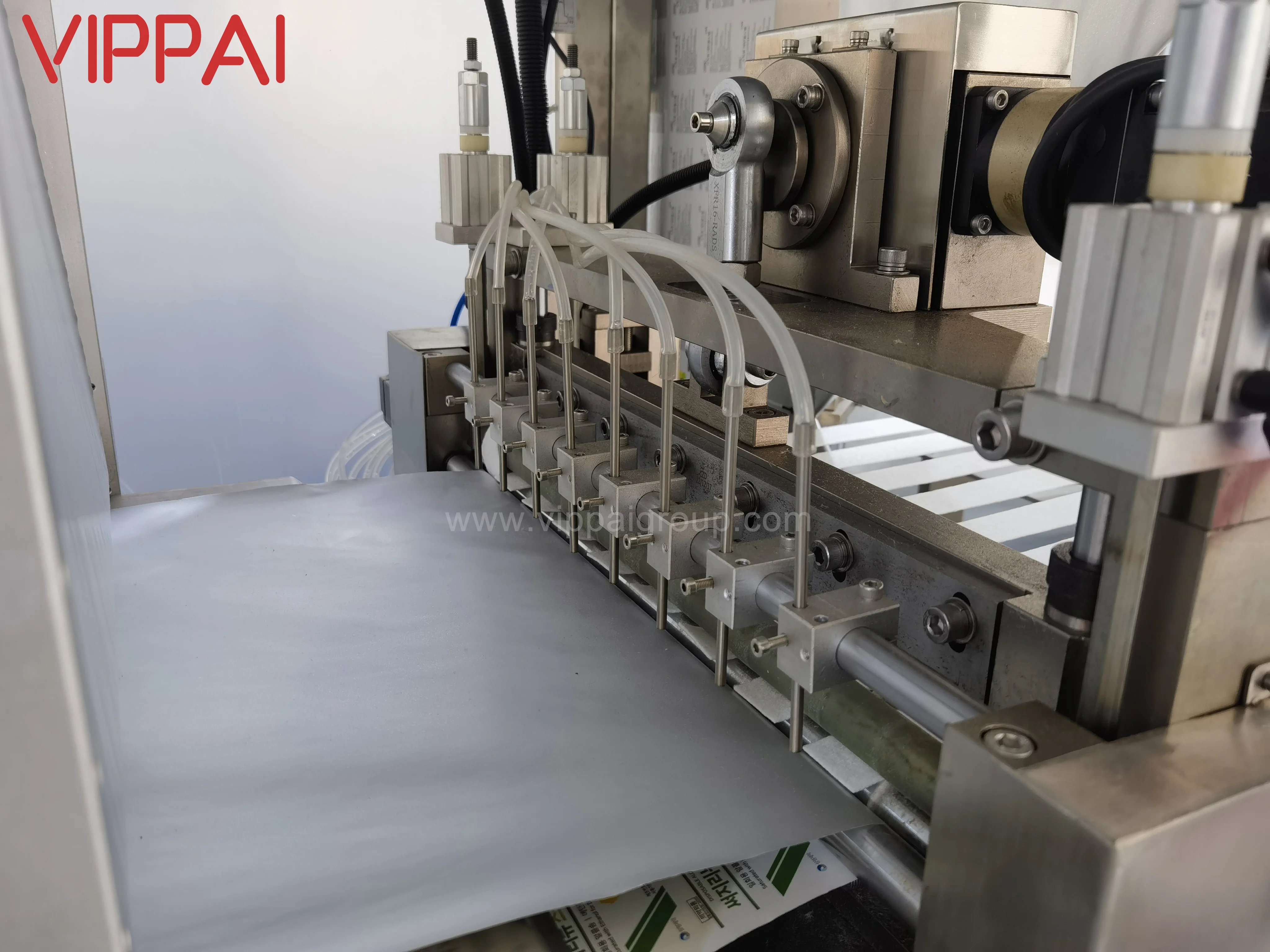 VIPPAI(Viroo) 2023 New Generation Singe Sachet Alcohol Swab Pads Wet Wipes Packaging Making Machine Manufacturers