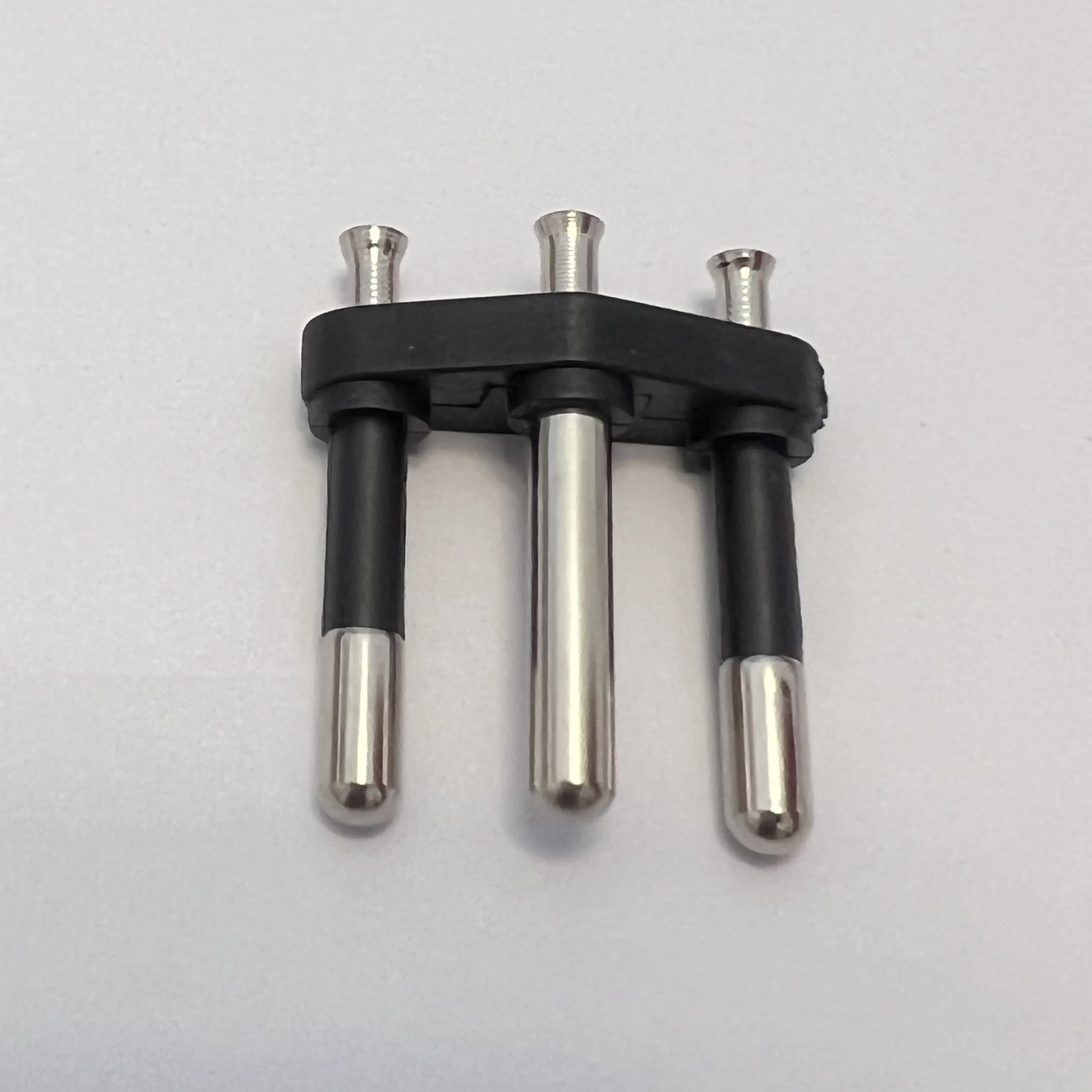 Factory Brazil Electrical Plug Insert  copper electrical power cable 3 pin plug insert / 3 Pin 4.0mm Hollow pin plug insert